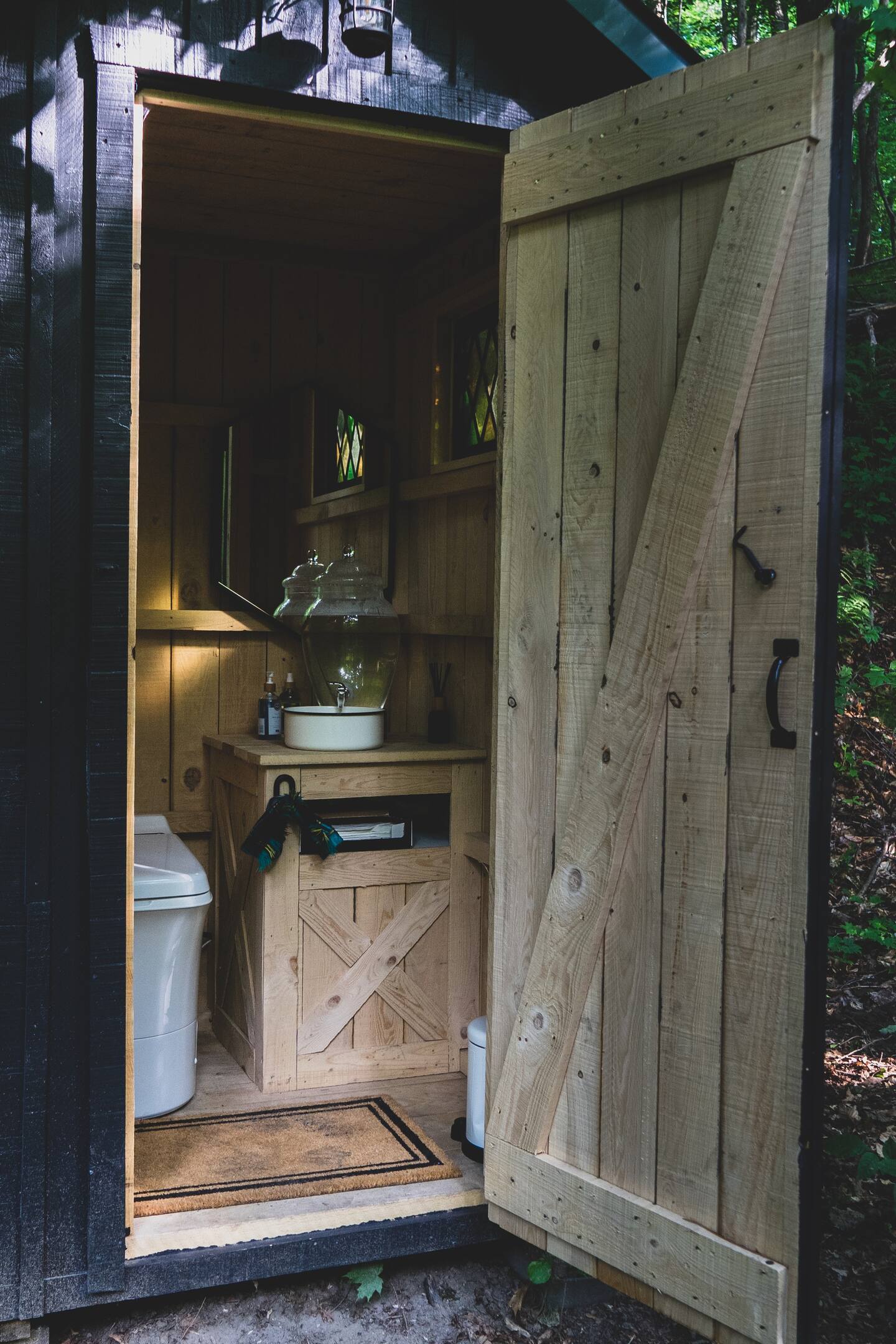 cabane pour toilettes dans jardin