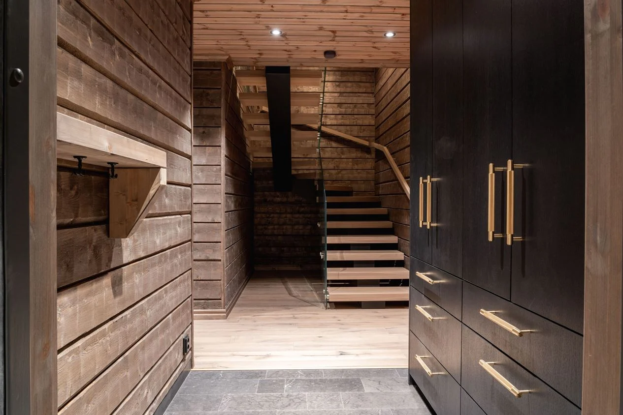entrée maison en bois chalet à la montagne