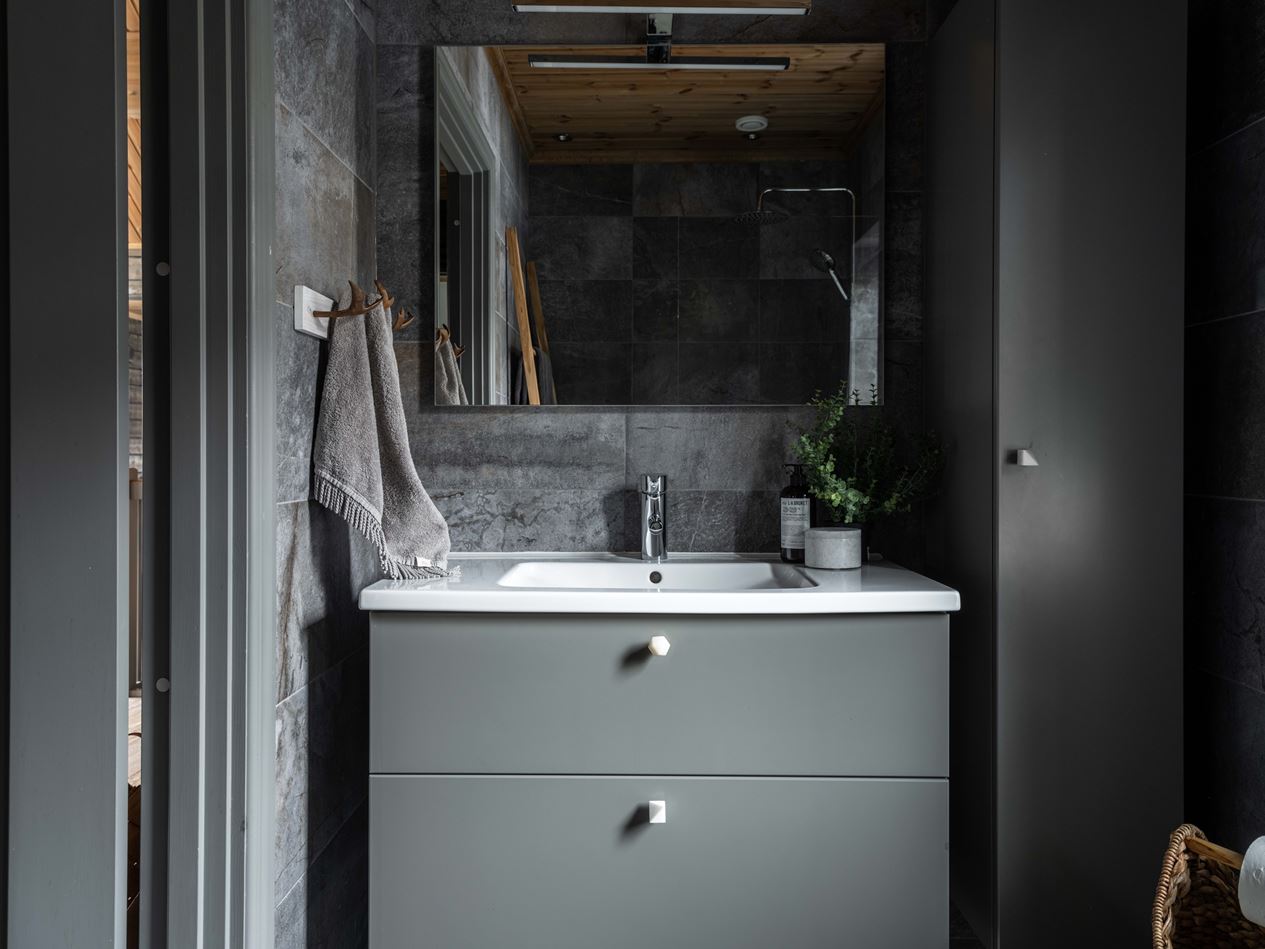 salle de bain design grise
