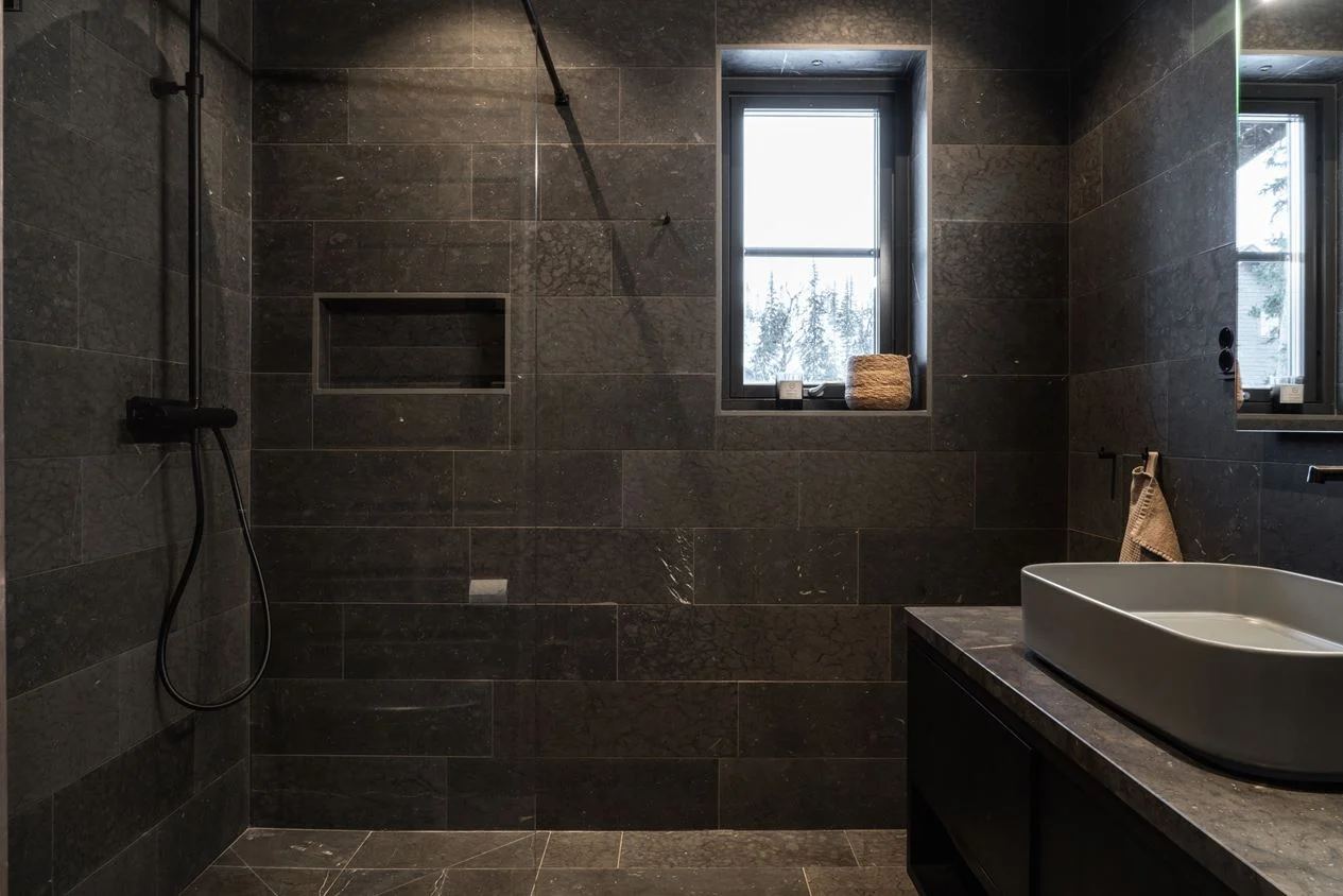salle de bain grise