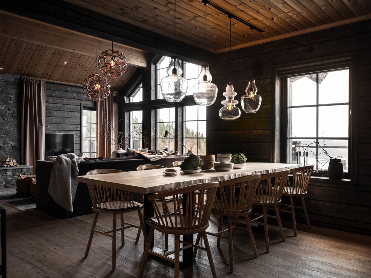 salle à manger et salon bois et pierre maison de montagne