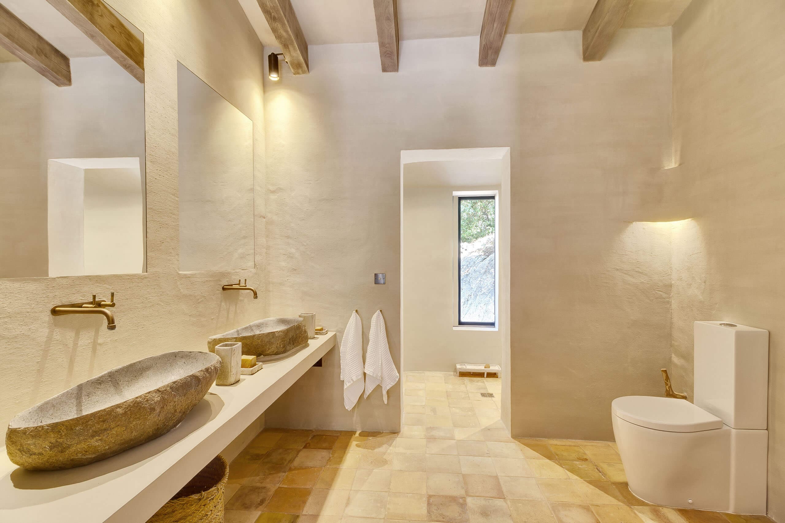 salle de bain avec poutres maison Majorque Casa Pride salle de bain avec poutres maison Majorque Casa Pride