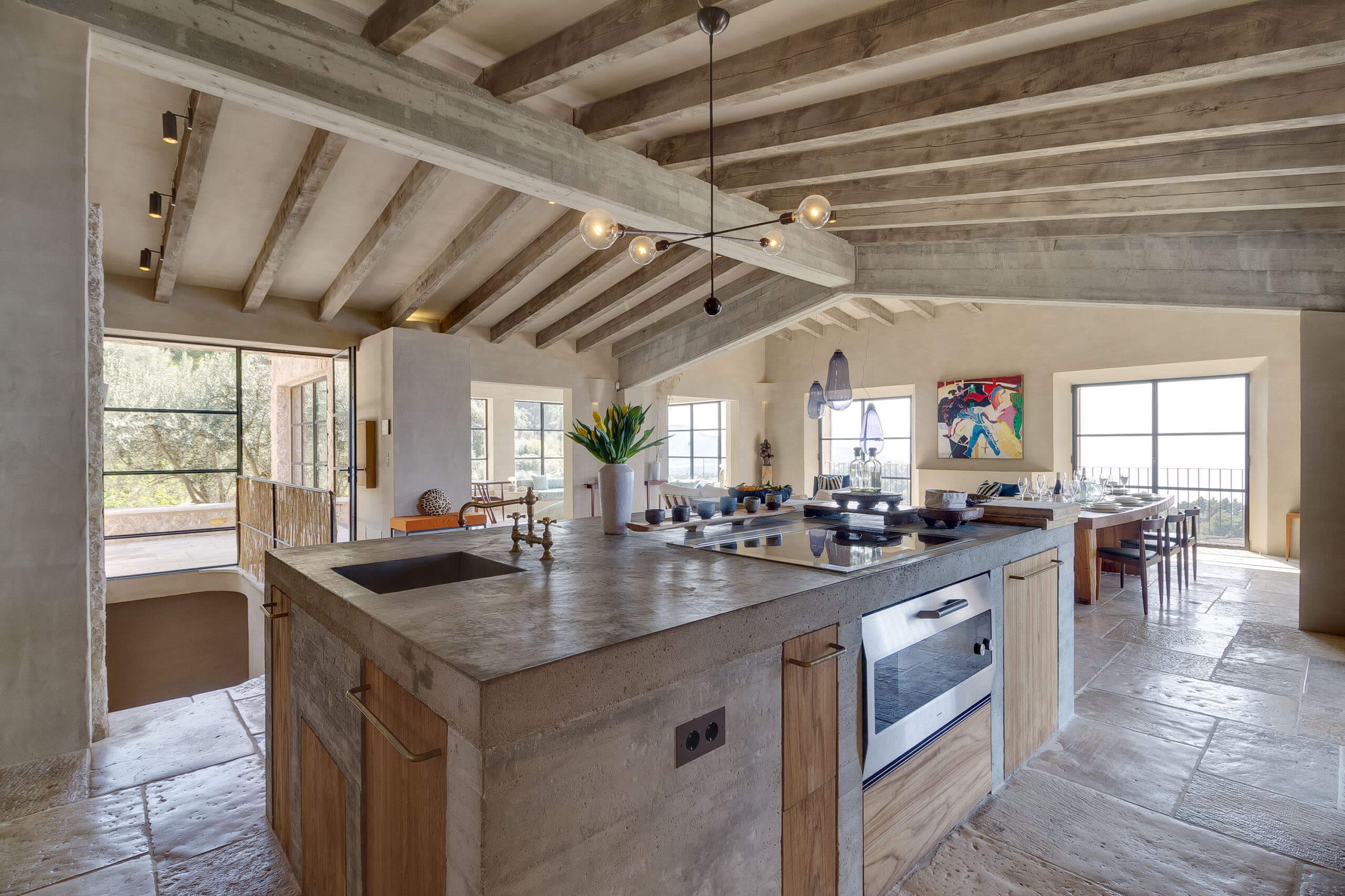 cuisine en bois avec poutres maison en pierres Majorque Casa Pride cuisine en bois avec poutres maison en pierres Majorque Casa Pride