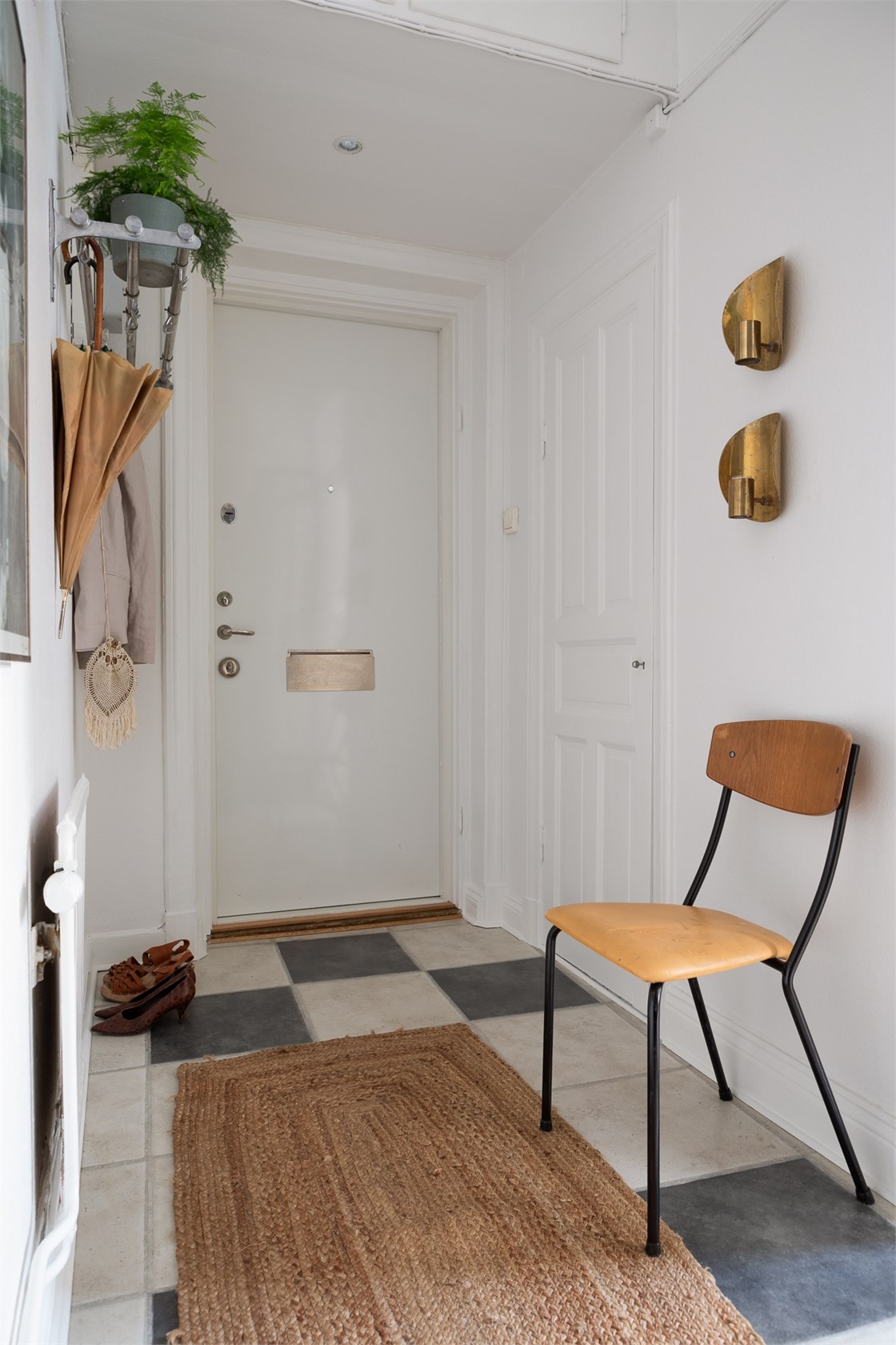 entrée sol damier studio 33m2 décoration vintage