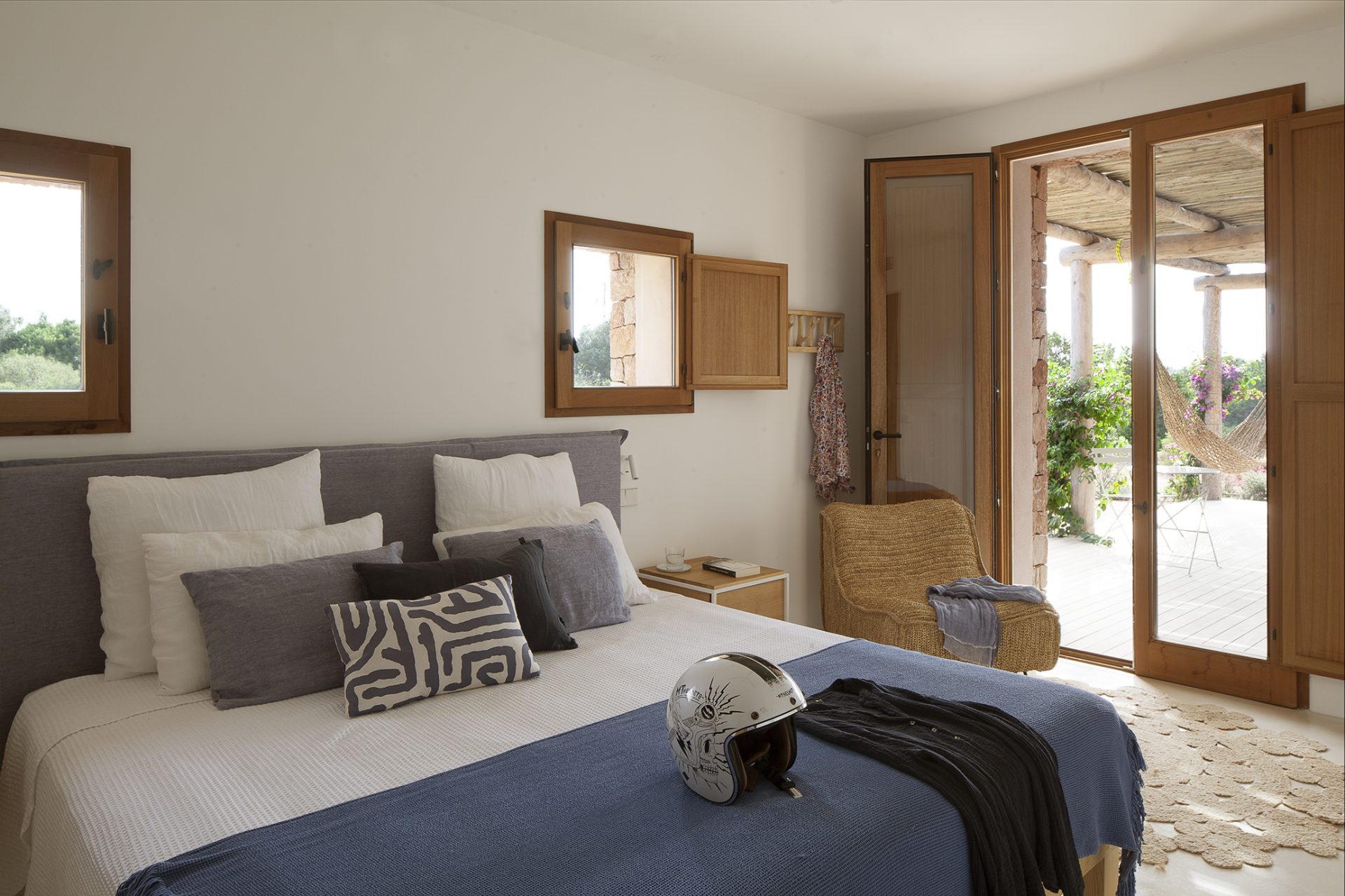 chambre maison en pierres décoration contemporaine et naturelle