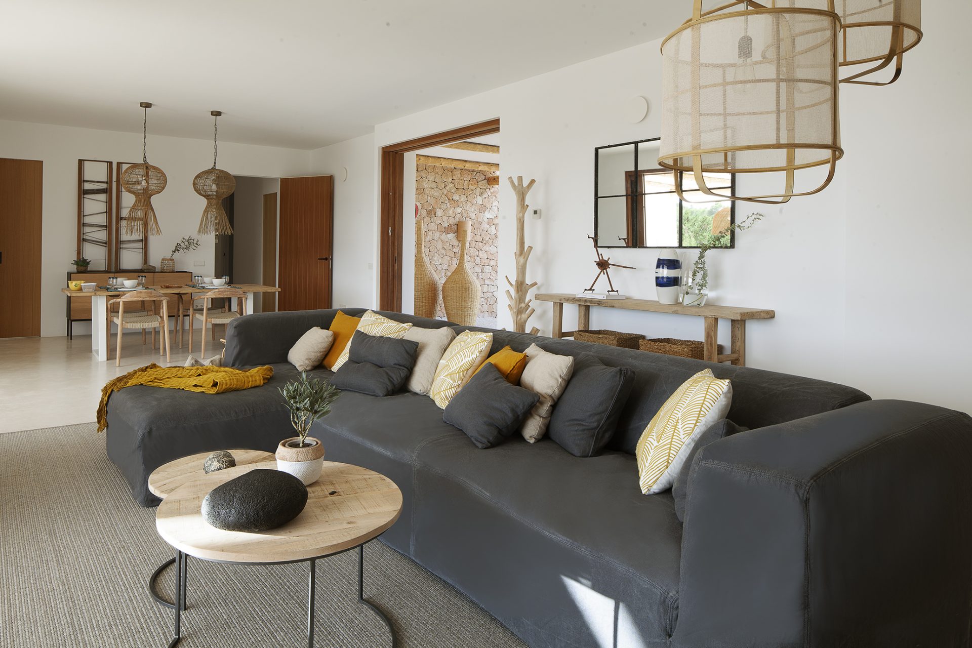 salon maison en pierres décoration contemporaine et naturelle