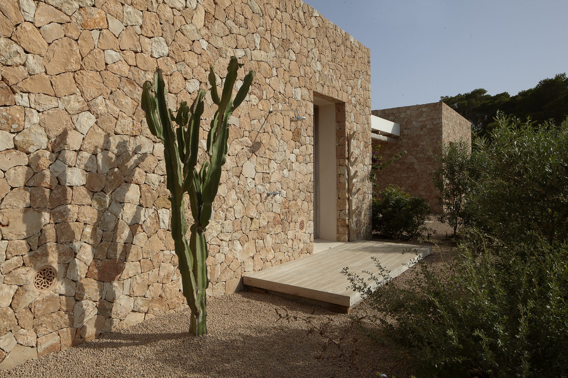 maison en pierres décoration contemporaine et naturelle