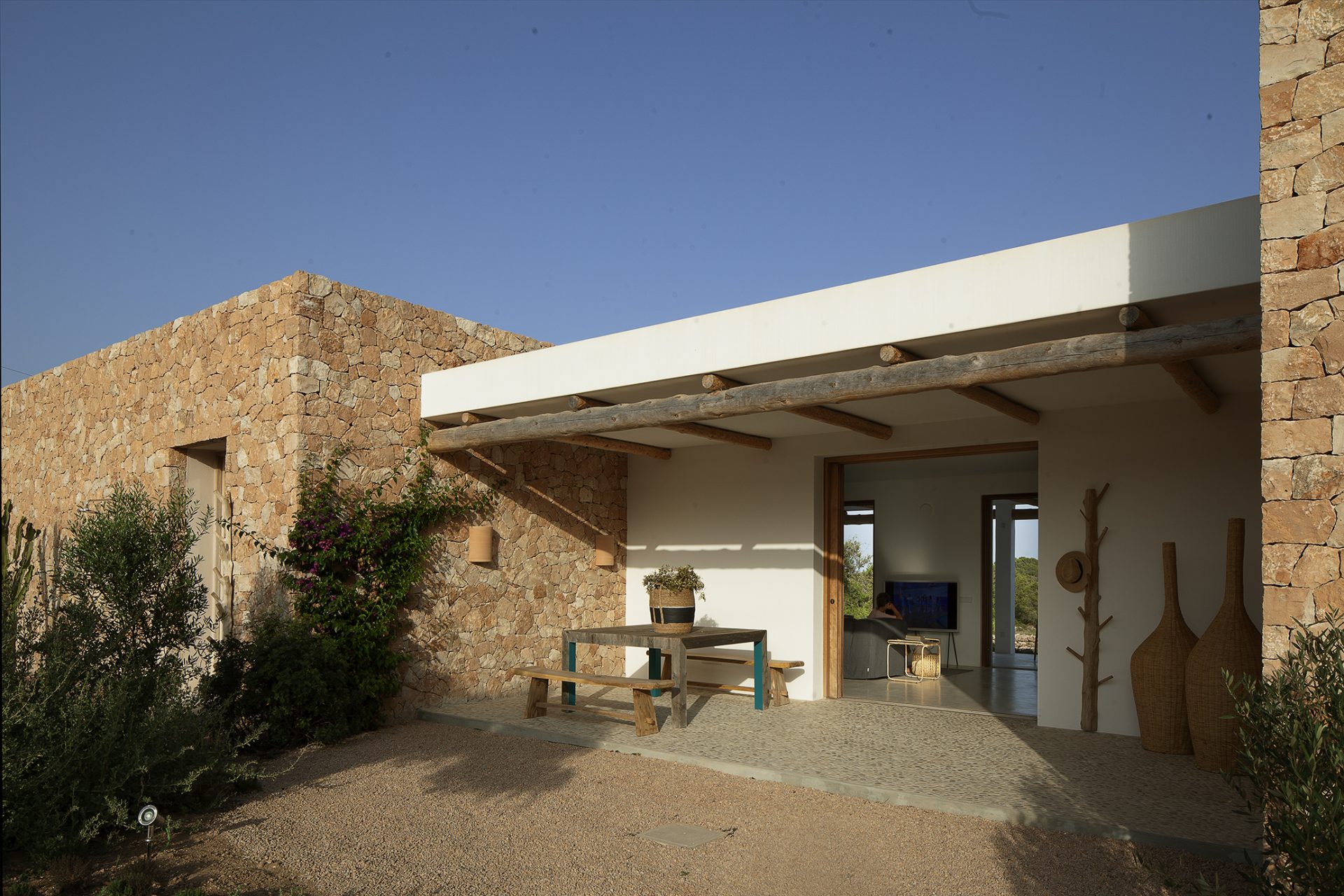 maison en pierres décoration contemporaine et naturelle