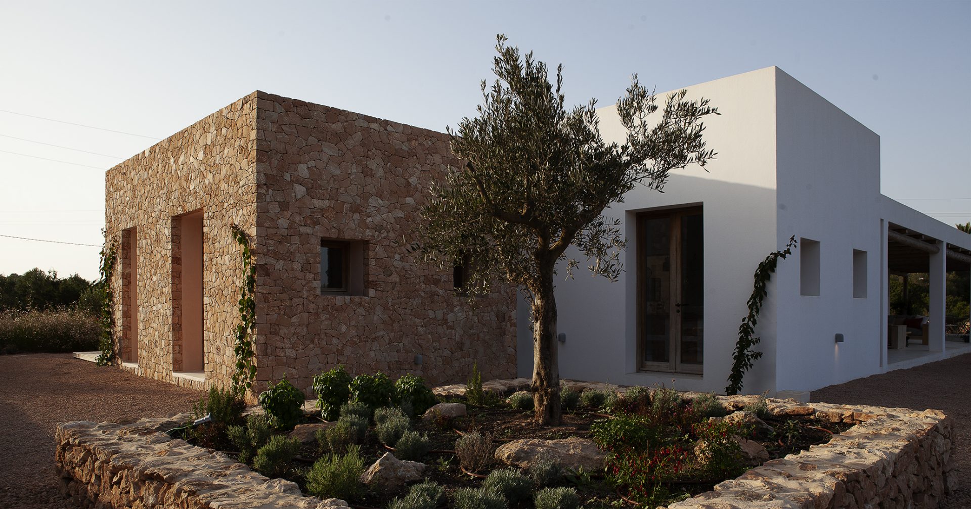 maison en pierres décoration contemporaine et naturelle