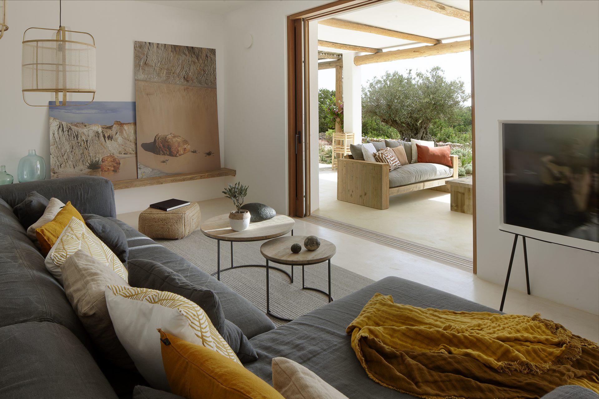 salon maison en pierres décoration contemporaine et naturelle
