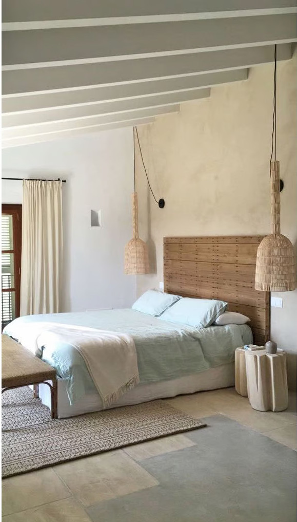 chambre décoration naturelle avec poutres grises