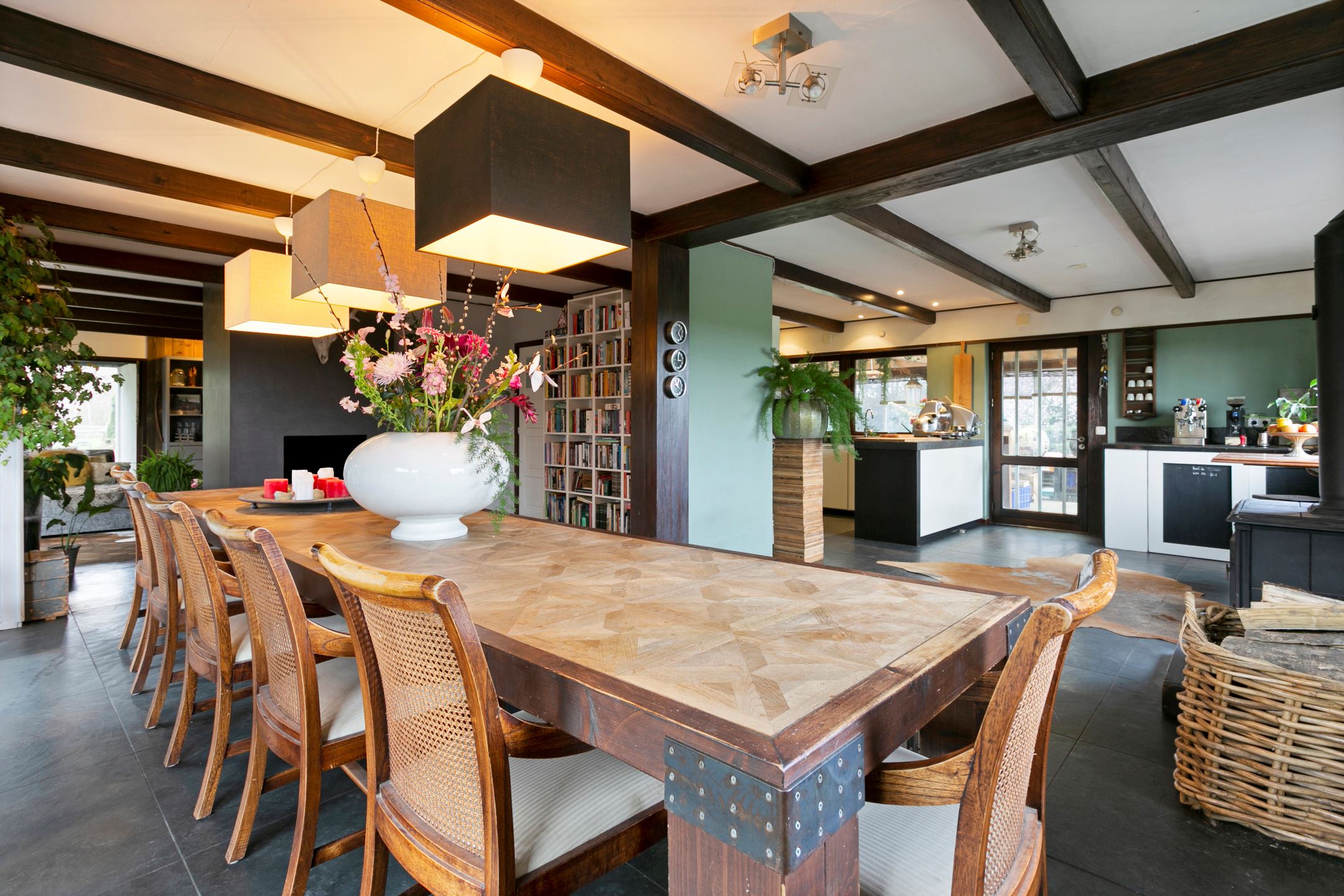 cuisine ouverte avec salle à manger maison contemporaine