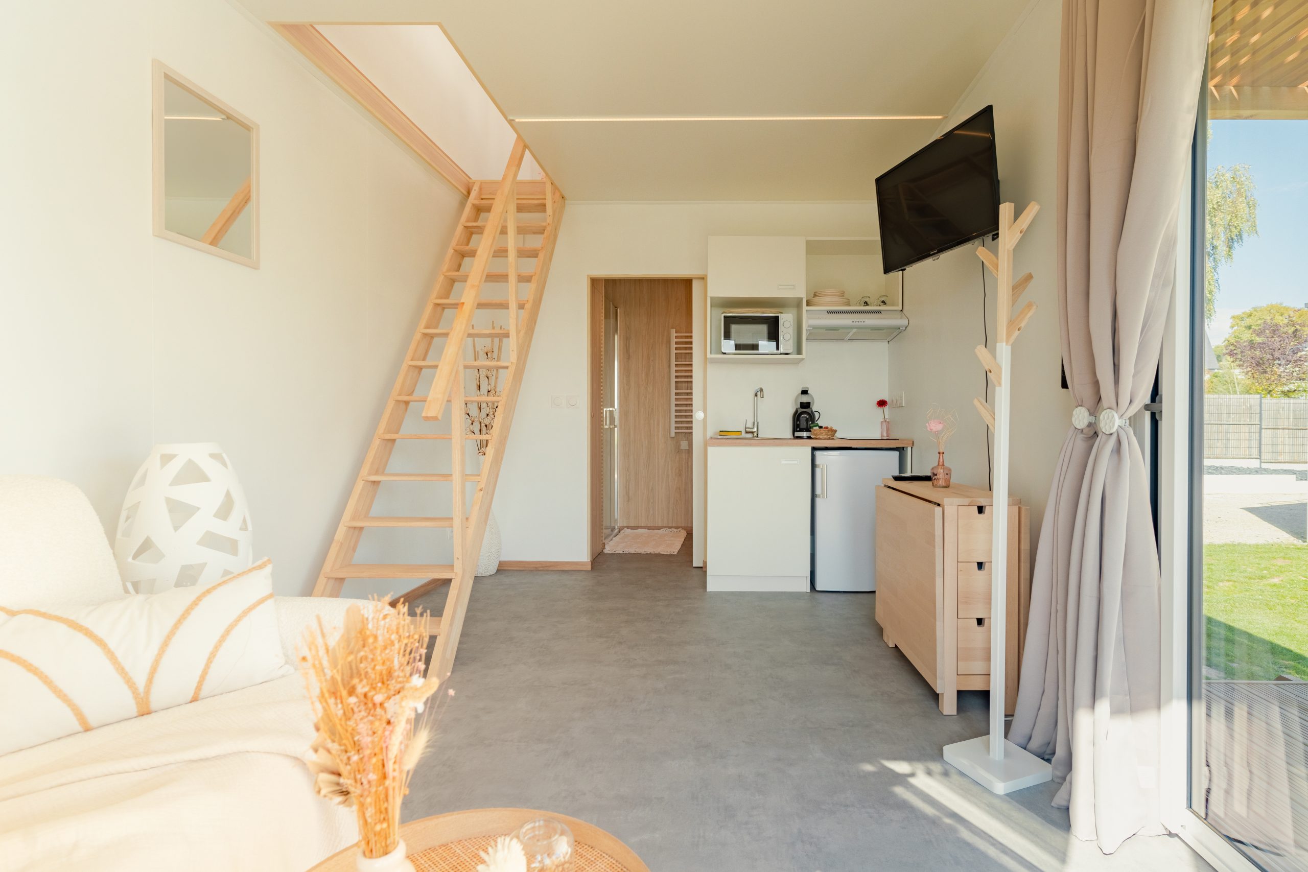 salon avec escalier mini maison française 30m2 salon avec escalier mini maison française 30m2