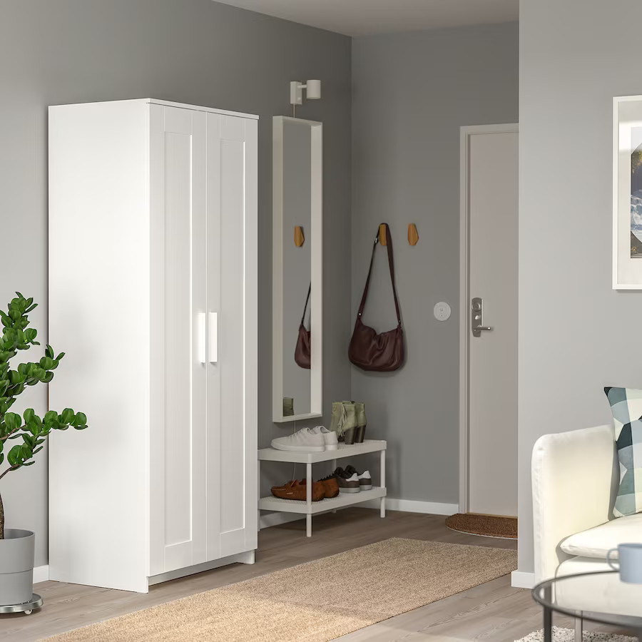 entrée avec petite armoire entrée avec petite armoire
