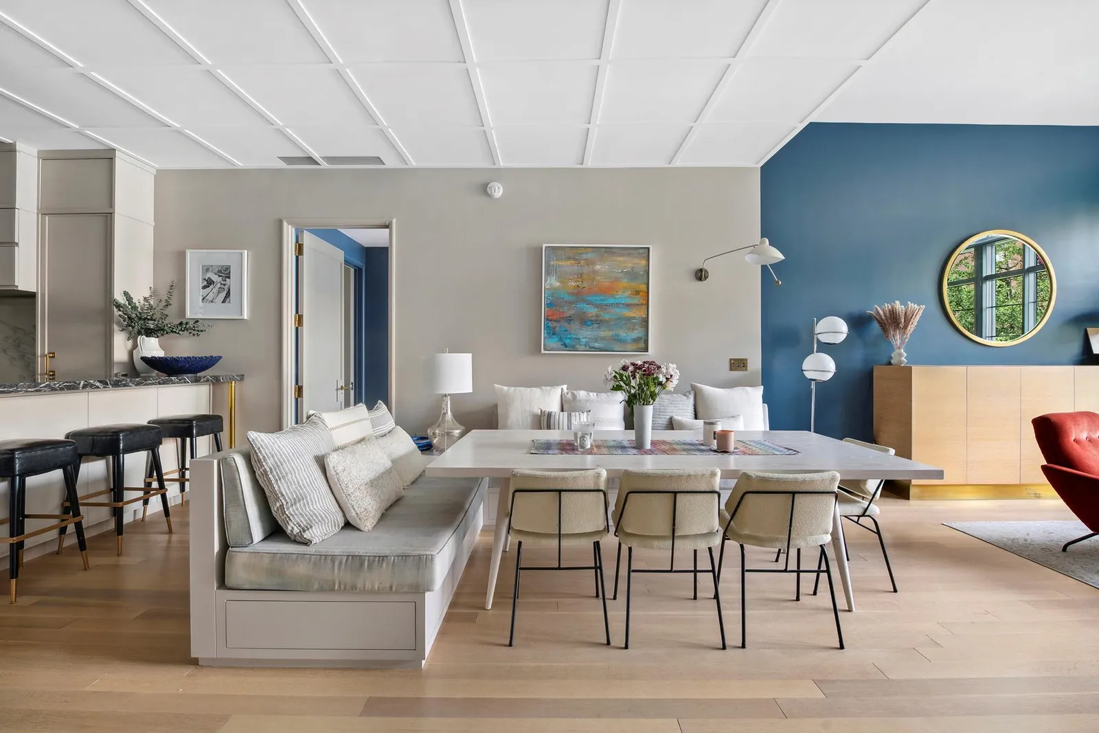 salon avec baie vitrée décoration contemporaine
