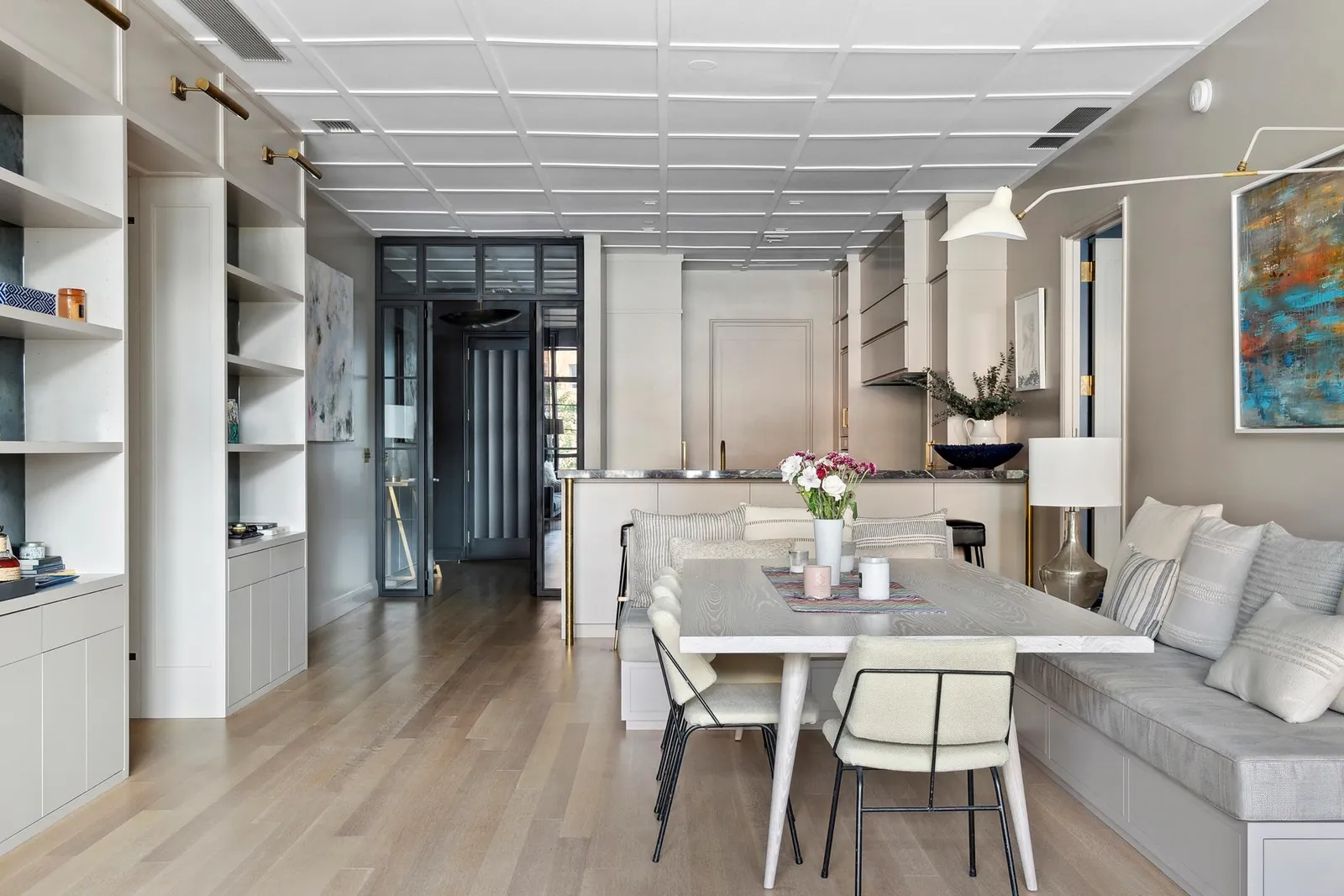 cuisine ouverte avec salle à manger