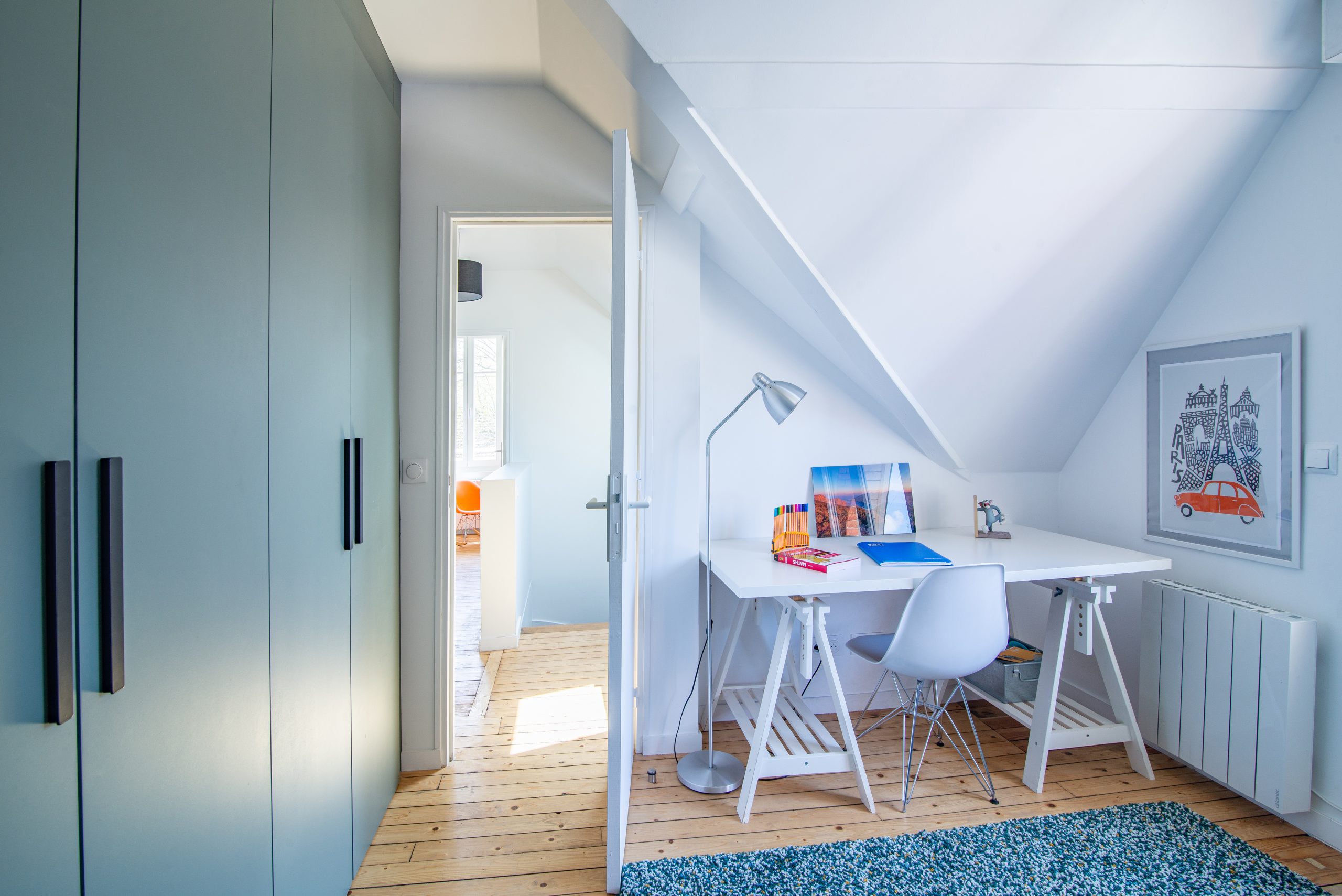 chambre mansardée maison en meulière rénovée près de Paris chambre mansardée maison en meulière rénovée près de Paris