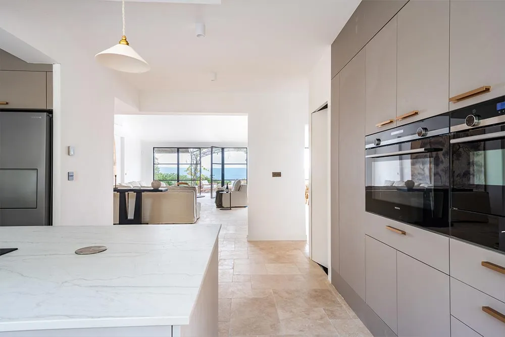 cuisine blanche design Mas du Loriot cuisine blanche design Mas du Loriot