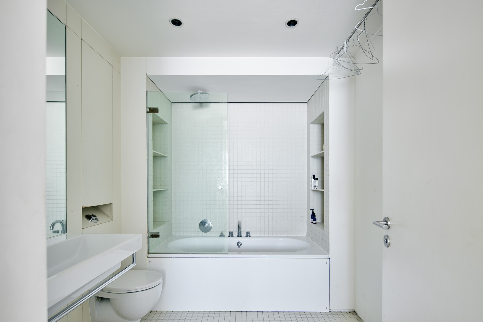 salle de bain blanche maison agrandie Londres avec extension contemporaine