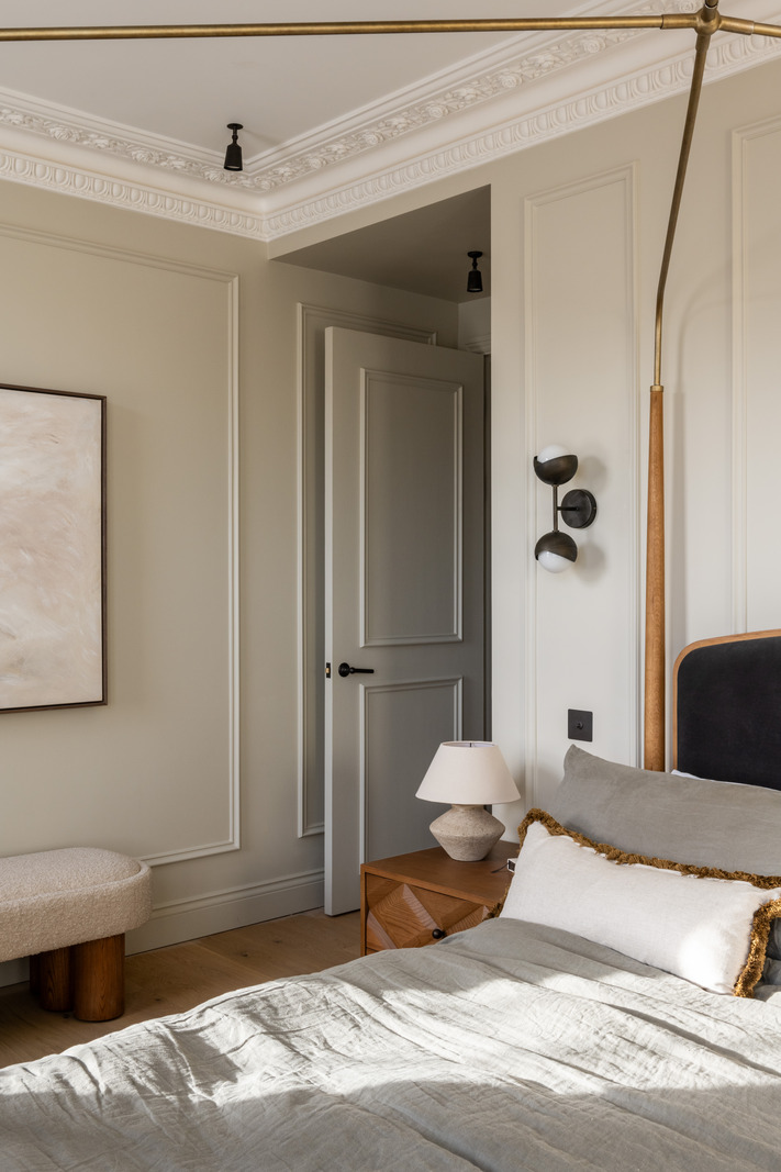 chambre avec moulures décoration contemporaine