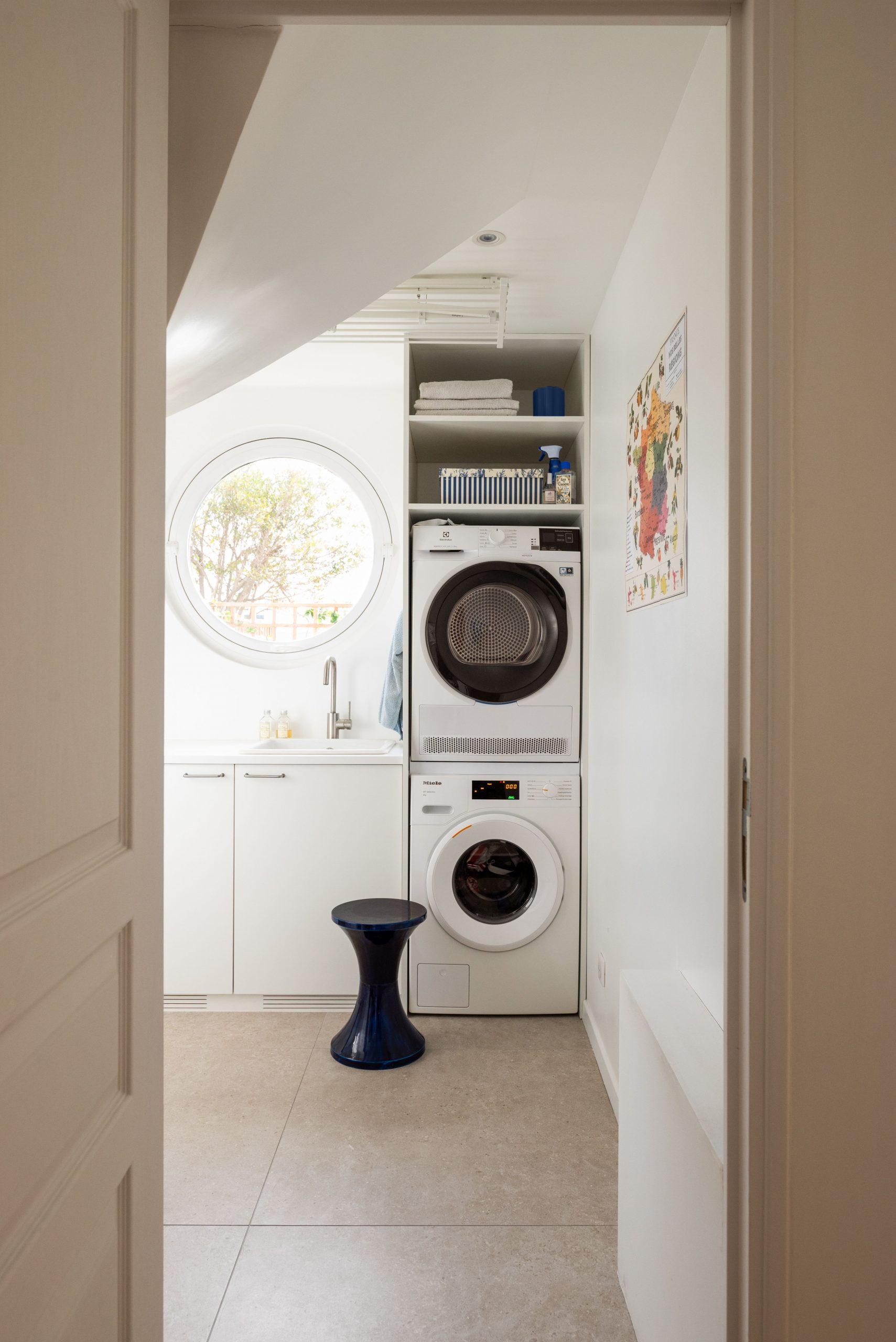 buanderie appartement Paris Studio Castille Photo : © Cassandre Favaro buanderie appartement Paris Studio Castille Photo : © Cassandre Favaro