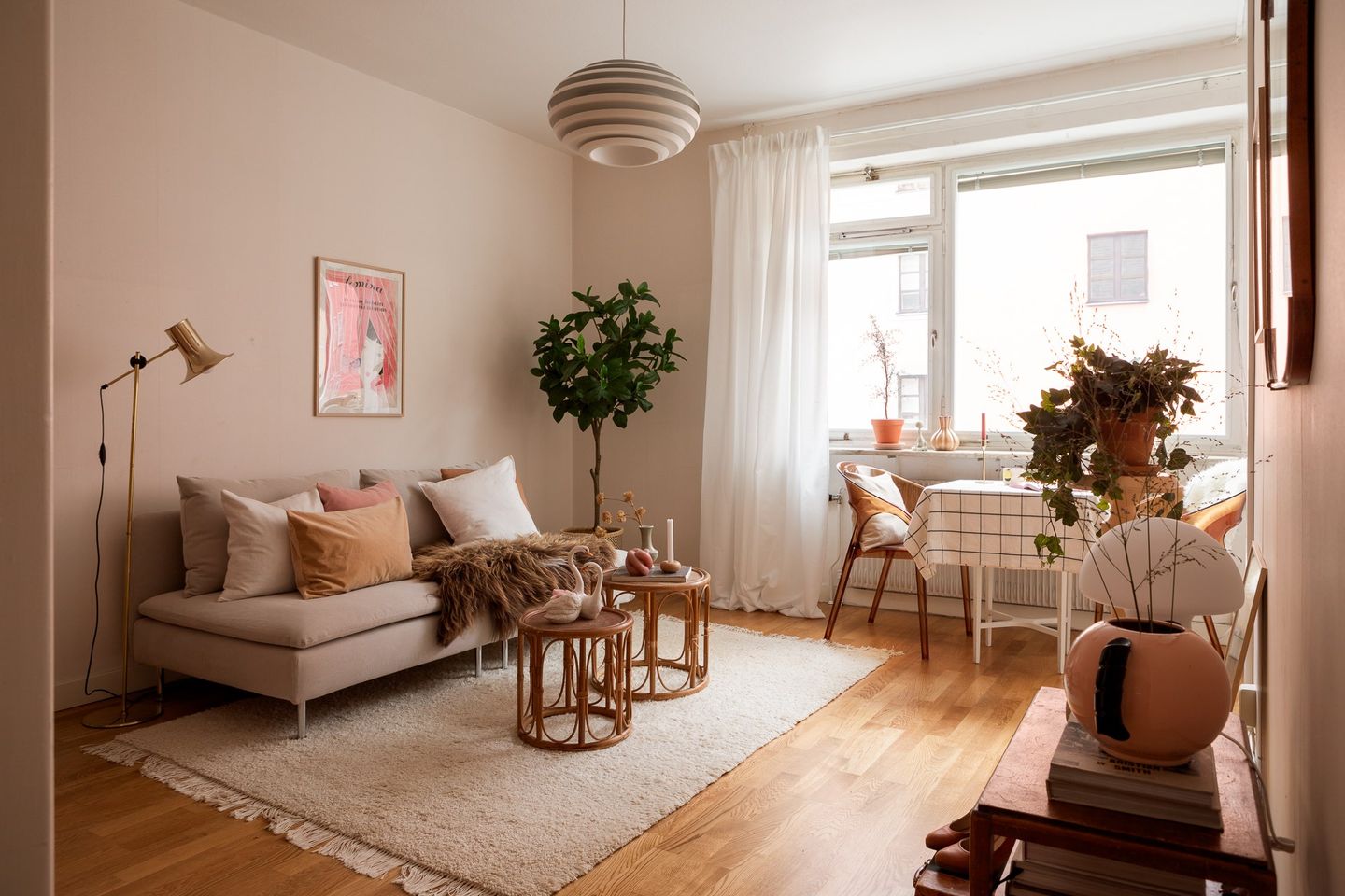 salon studio 30m2 couleur Peach Fuzz salon studio 30m2 couleur Peach Fuzz