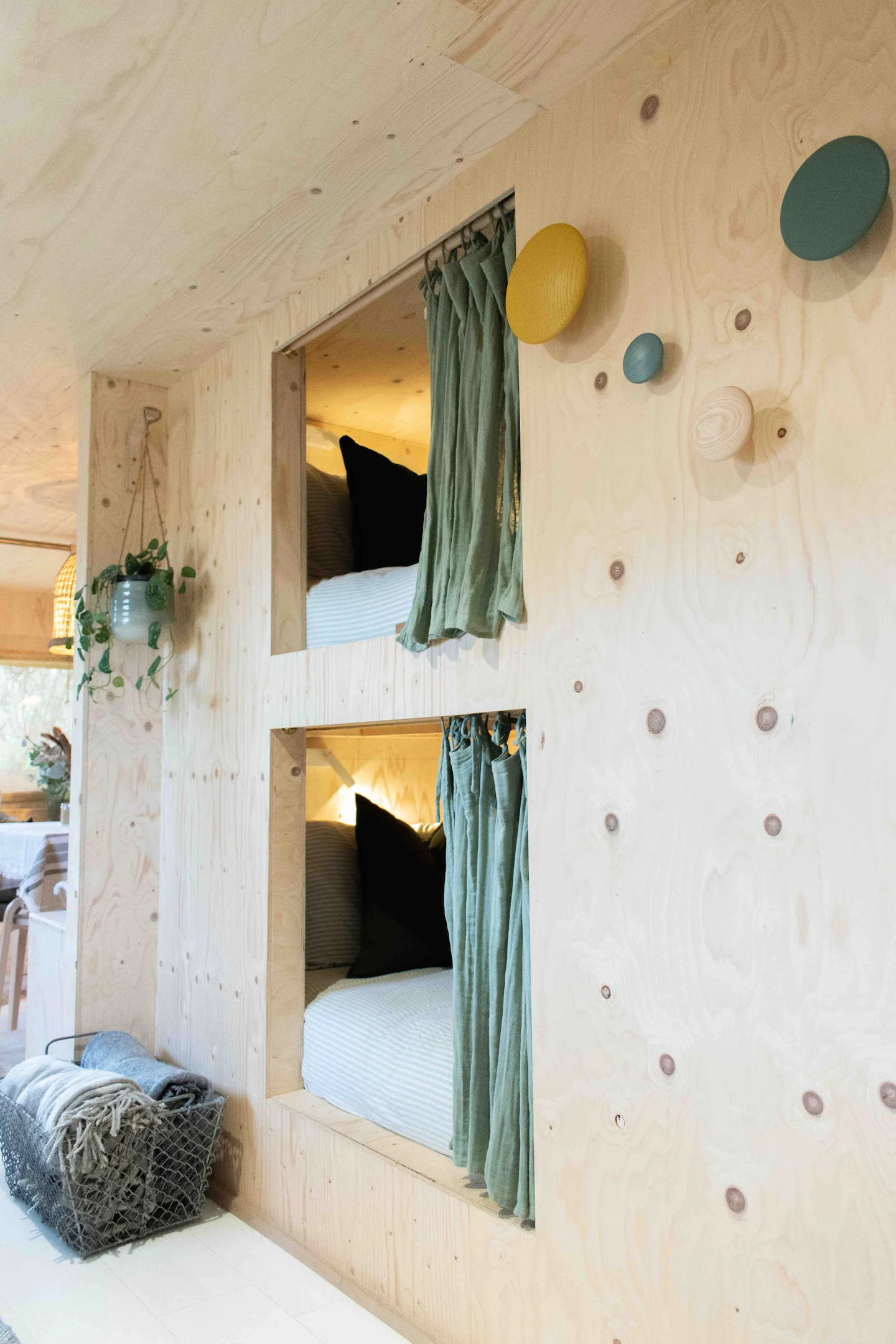 chambre cabine deux lits superposés tiny house 28m2 pour six personnes chambre cabine deux lits superposés tiny house 28m2 pour six personnes
