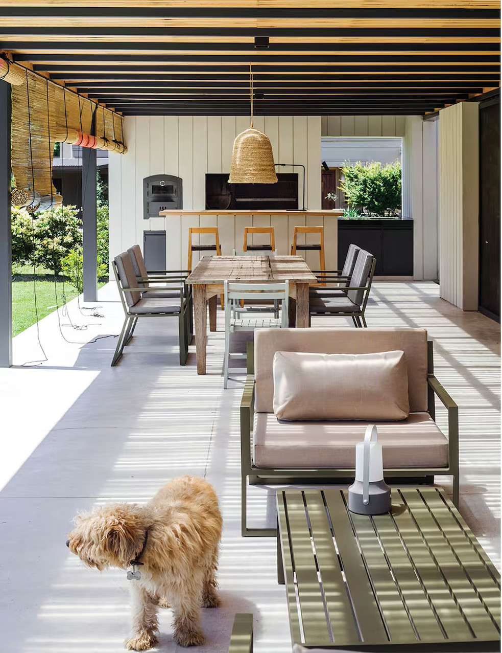 cuisine d'été maison architecte avec pergola acier