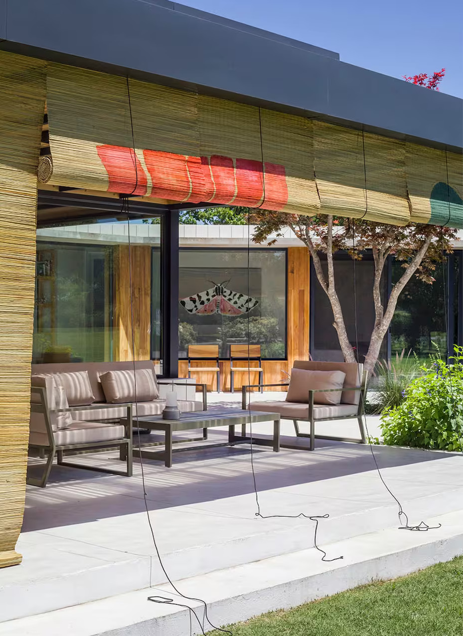 terrasse avec pergola et stores