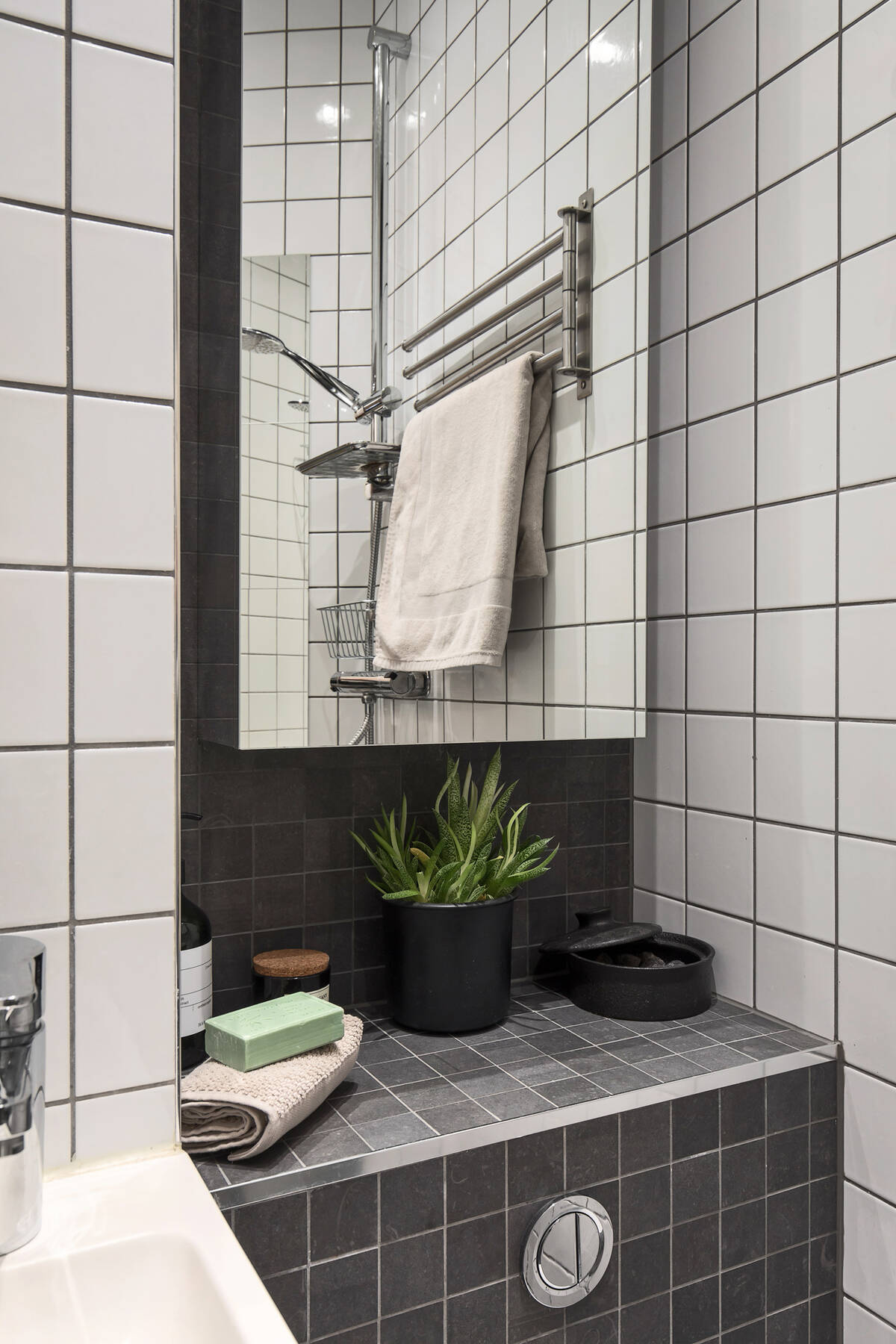 salle de bain blanche et grise appartement 48m2