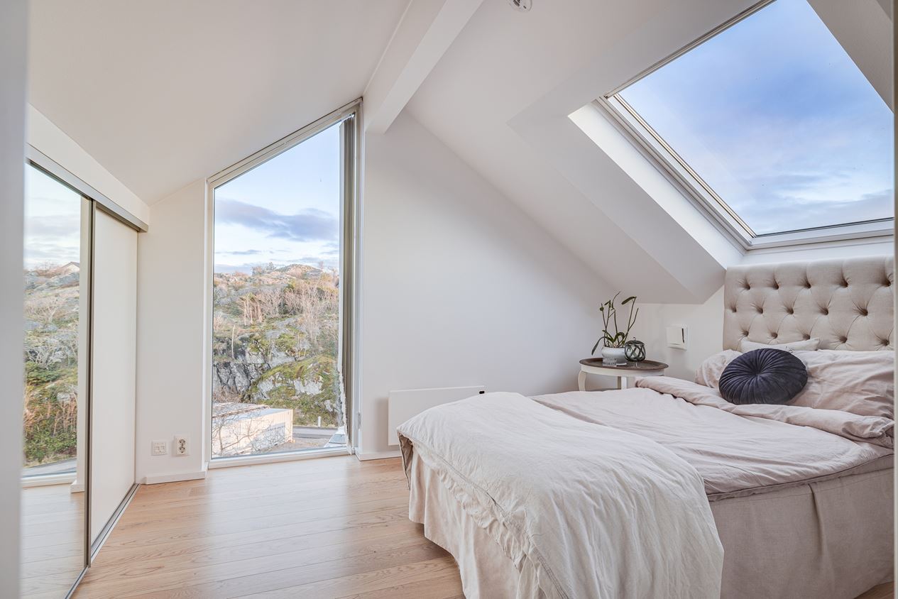 chambre mansardée moderne et minimaliste maison architecte 89m2