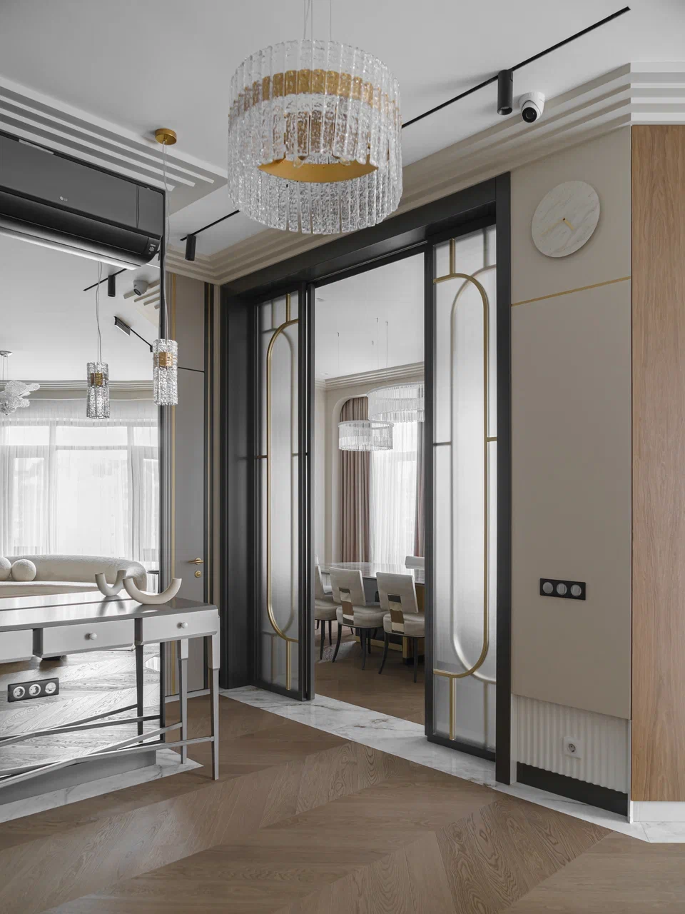 entrée avec portes verrière