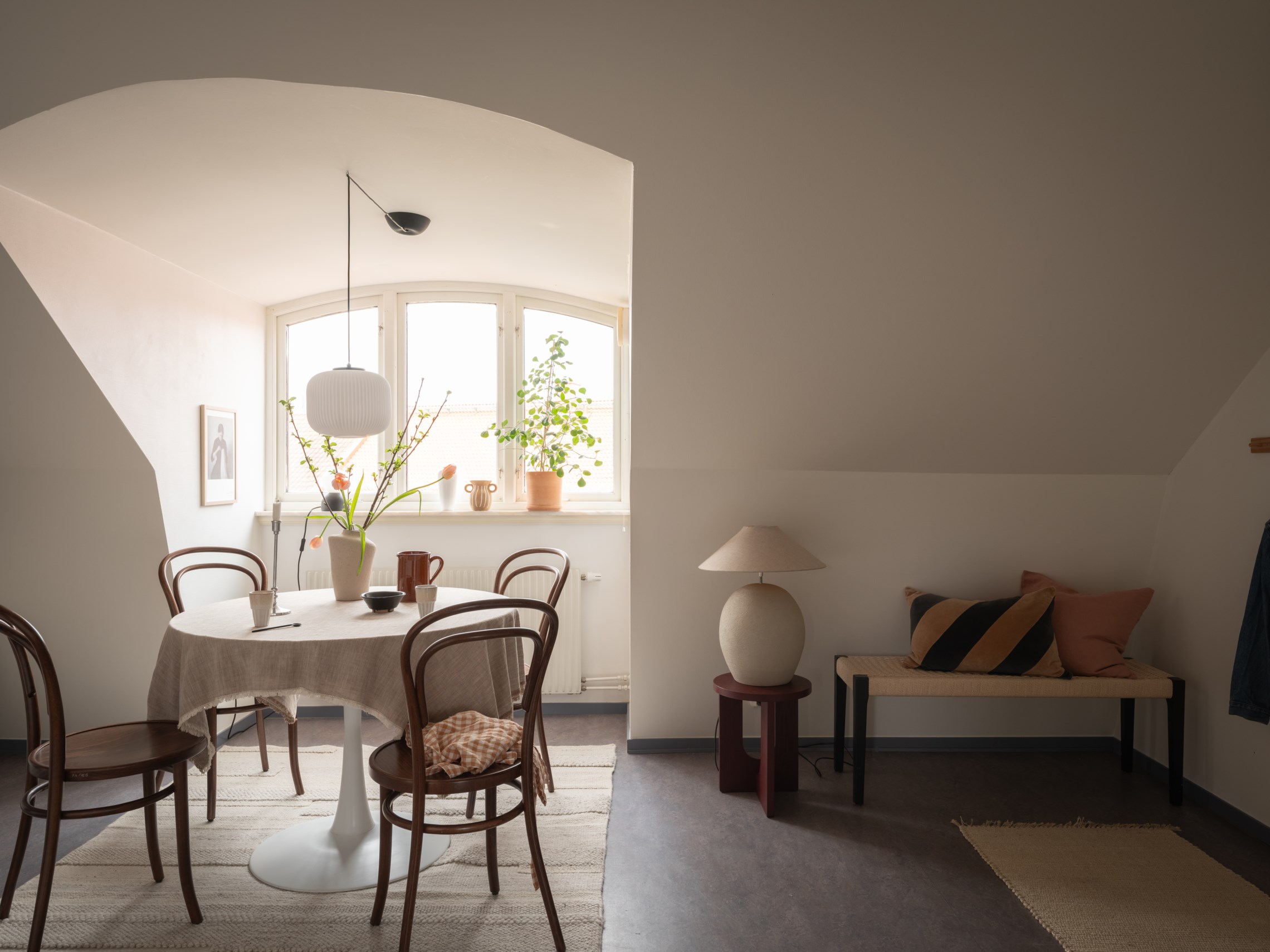 salle à manger avec table ronde