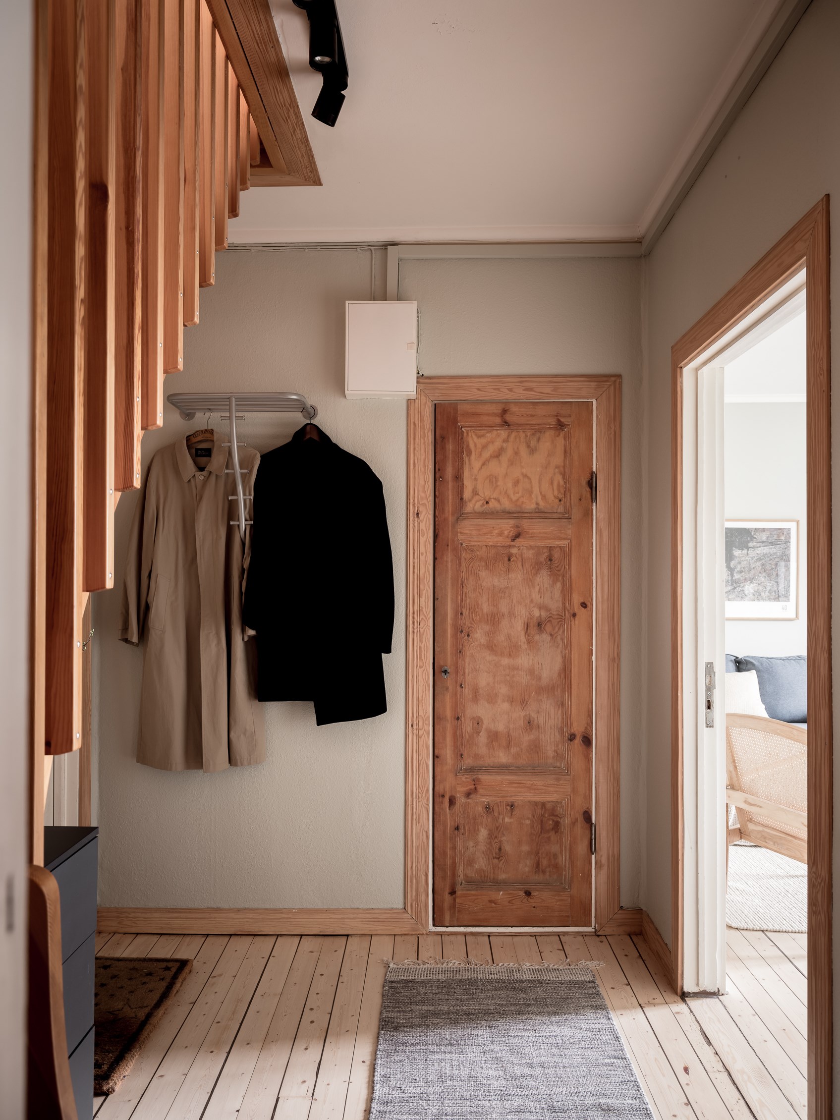 entrée avec escalier bois