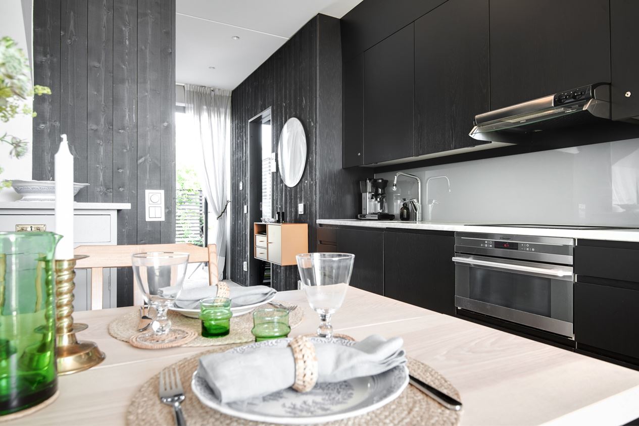 cuisine ouverte noire appartement 50m2 décoration design cuisine ouverte noire appartement 50m2 décoration design