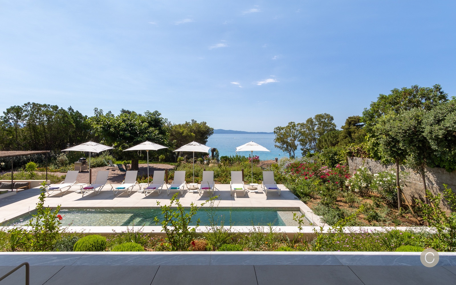 terrasse maison contemporaine maison Corse