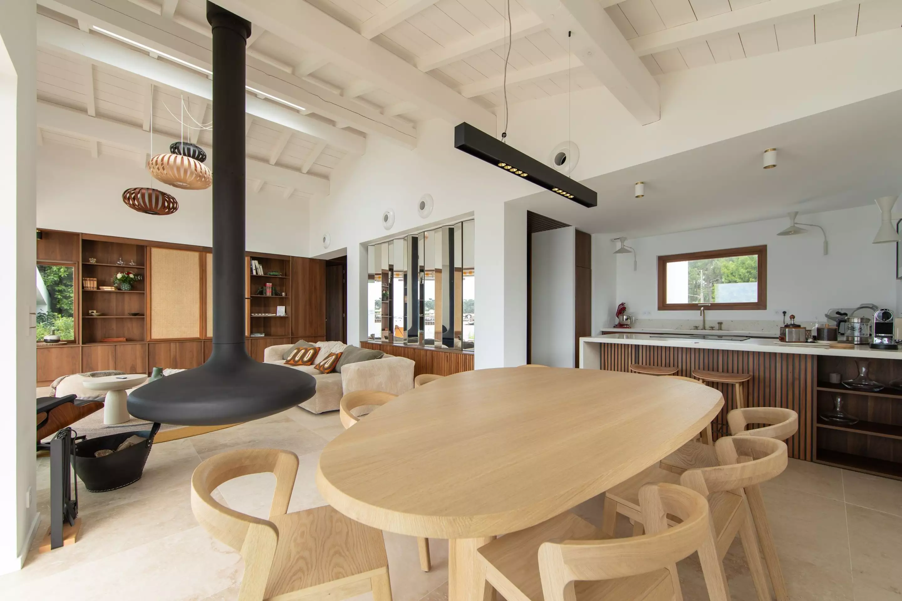 salon décoration contemporaine avec cheminée Gyrofocus de Focus villa Astoria le Cap Ferret