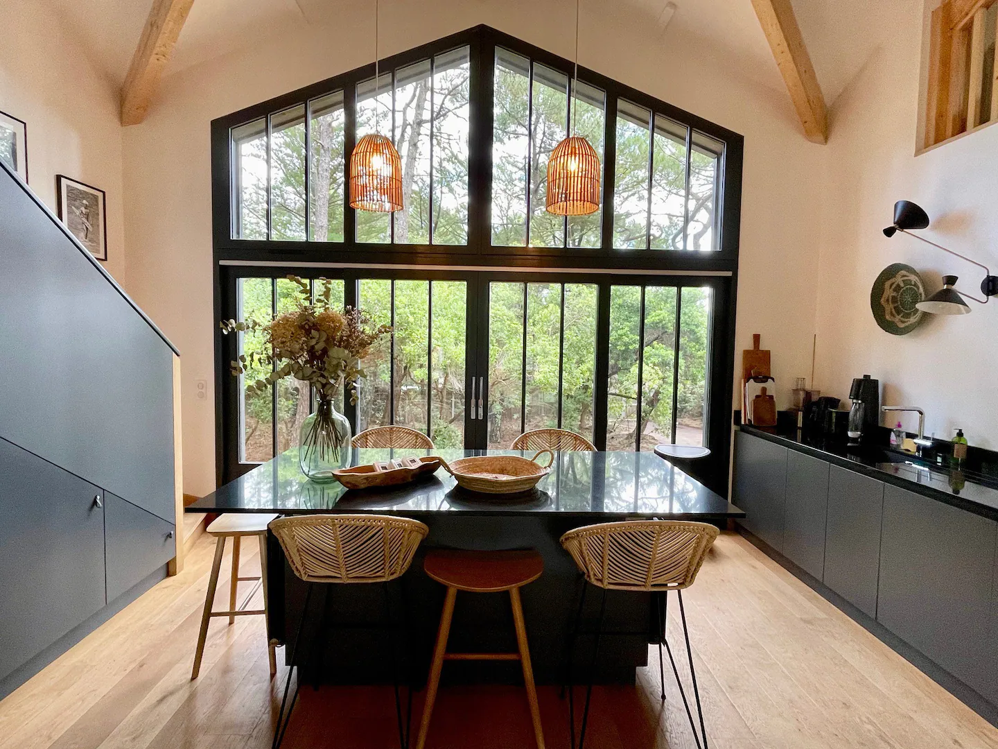 cuisine et salle à manger maison en bois près du Cap Ferret cuisine et salle à manger maison en bois près du Cap Ferret