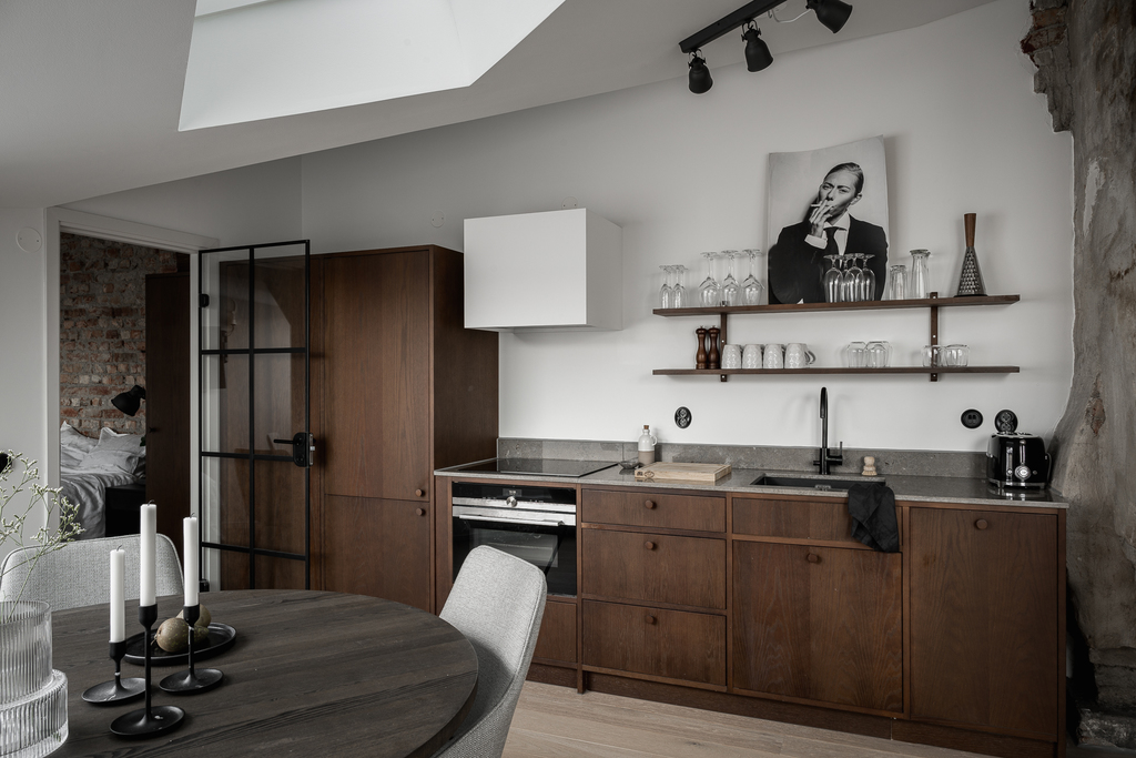 cuisine noyer deux-pièces 35m2 mansardé décoration design