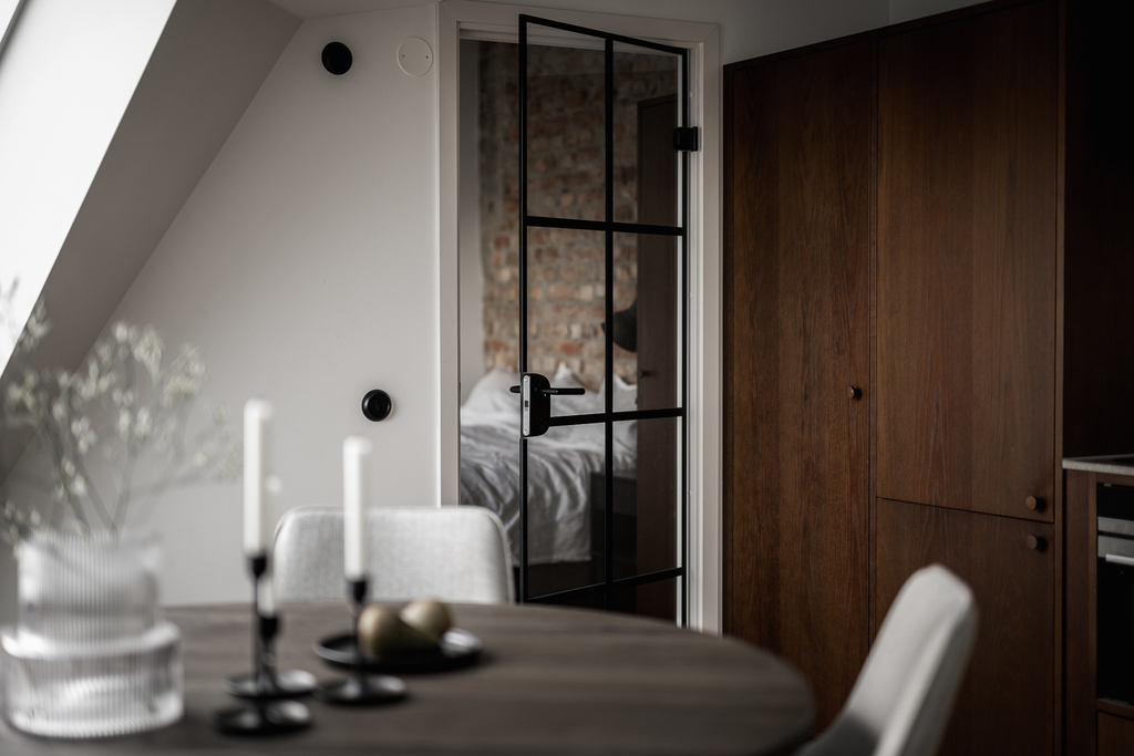 chambre avec porte verrière