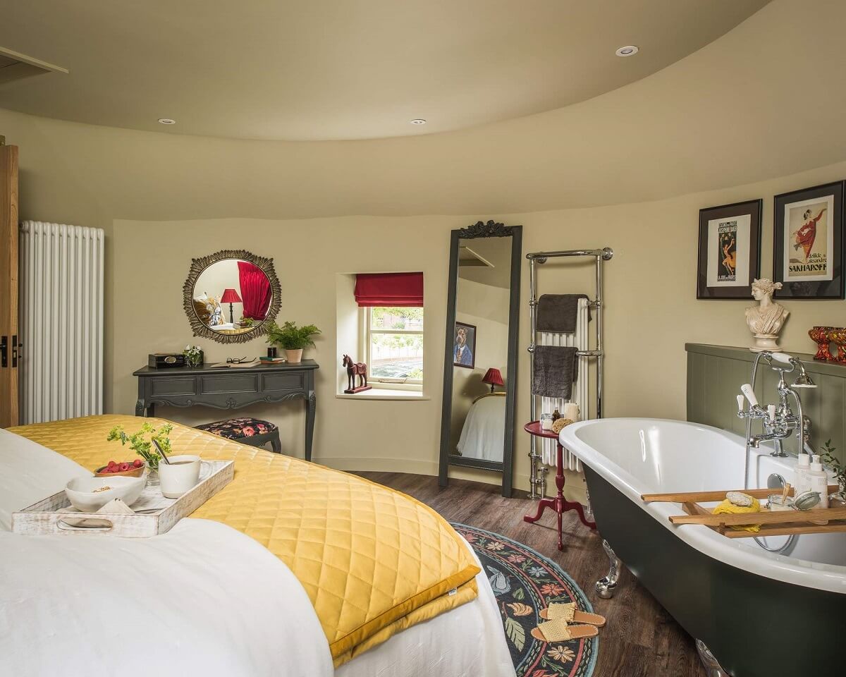 chambre avec baignoire rétro