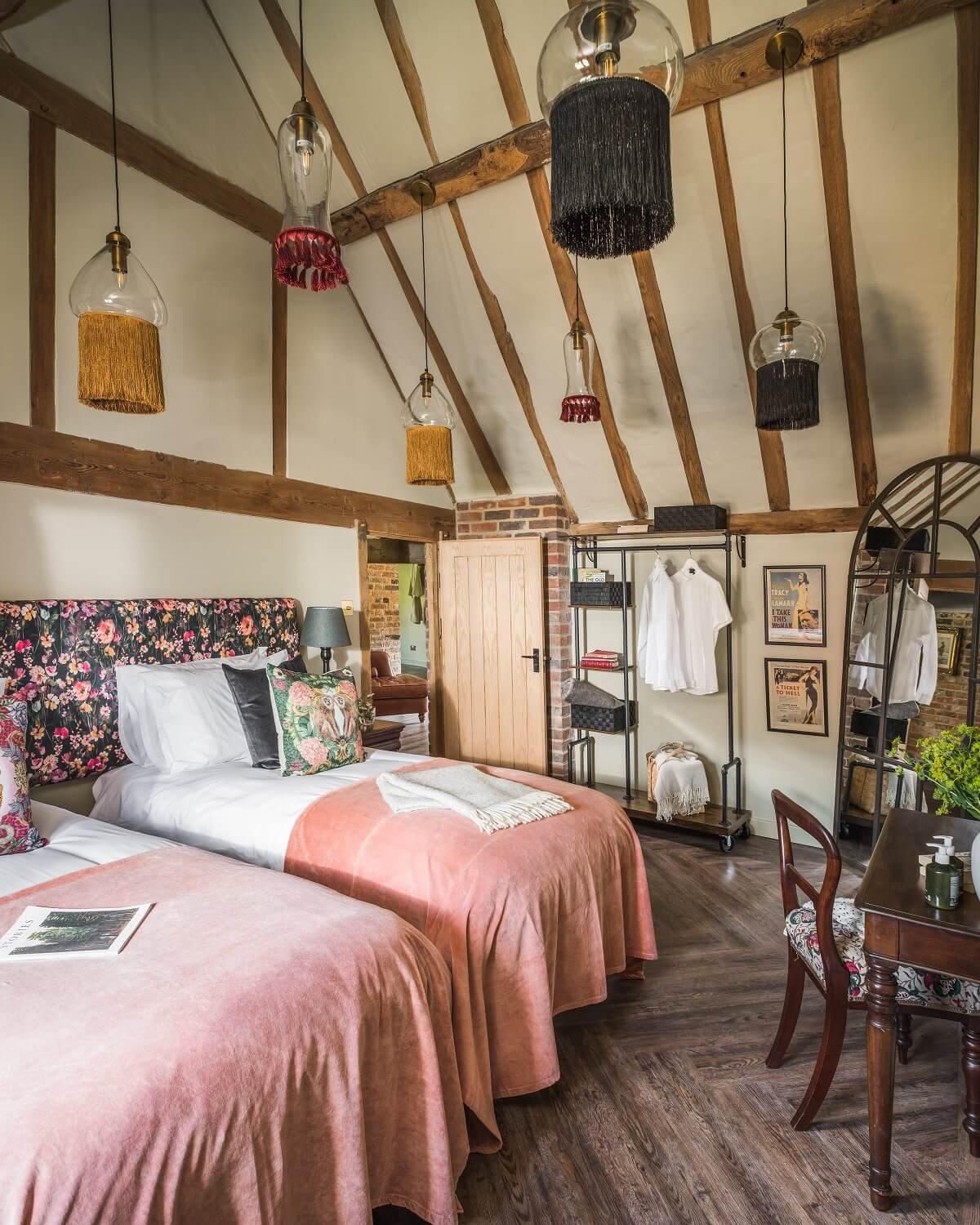 chambre avec poutres décoration rustique chic et contemporaine