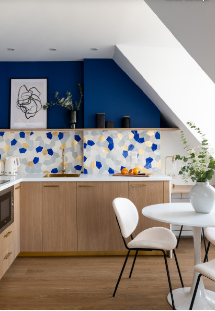 cuisine en bois mur bleu décoration contemporaine cuisine en bois mur bleu décoration contemporaine