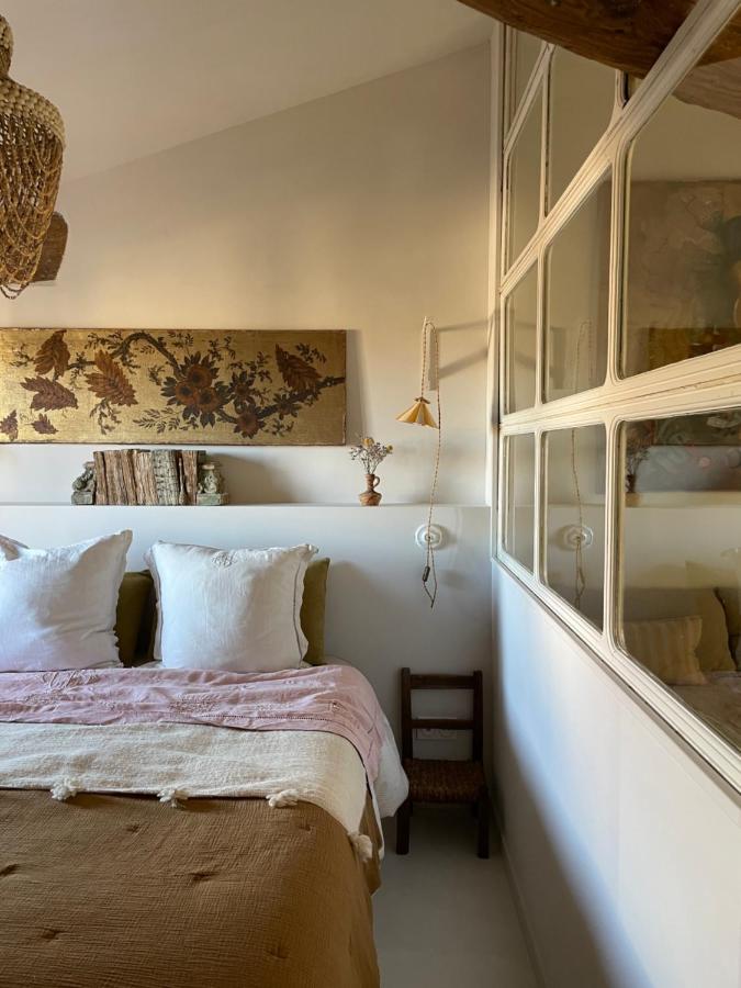 chambre avec verrière décoration rustique chic Maisons Clotilde le 40 rue de l’anguille