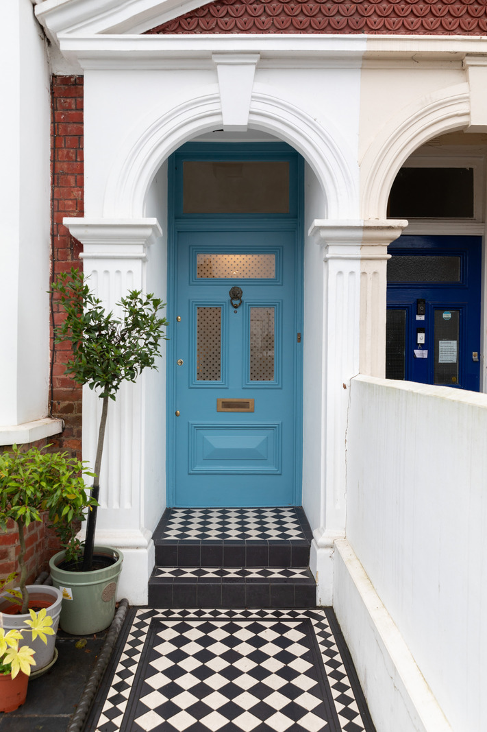porte d'entrée bleue maison de ville Londres