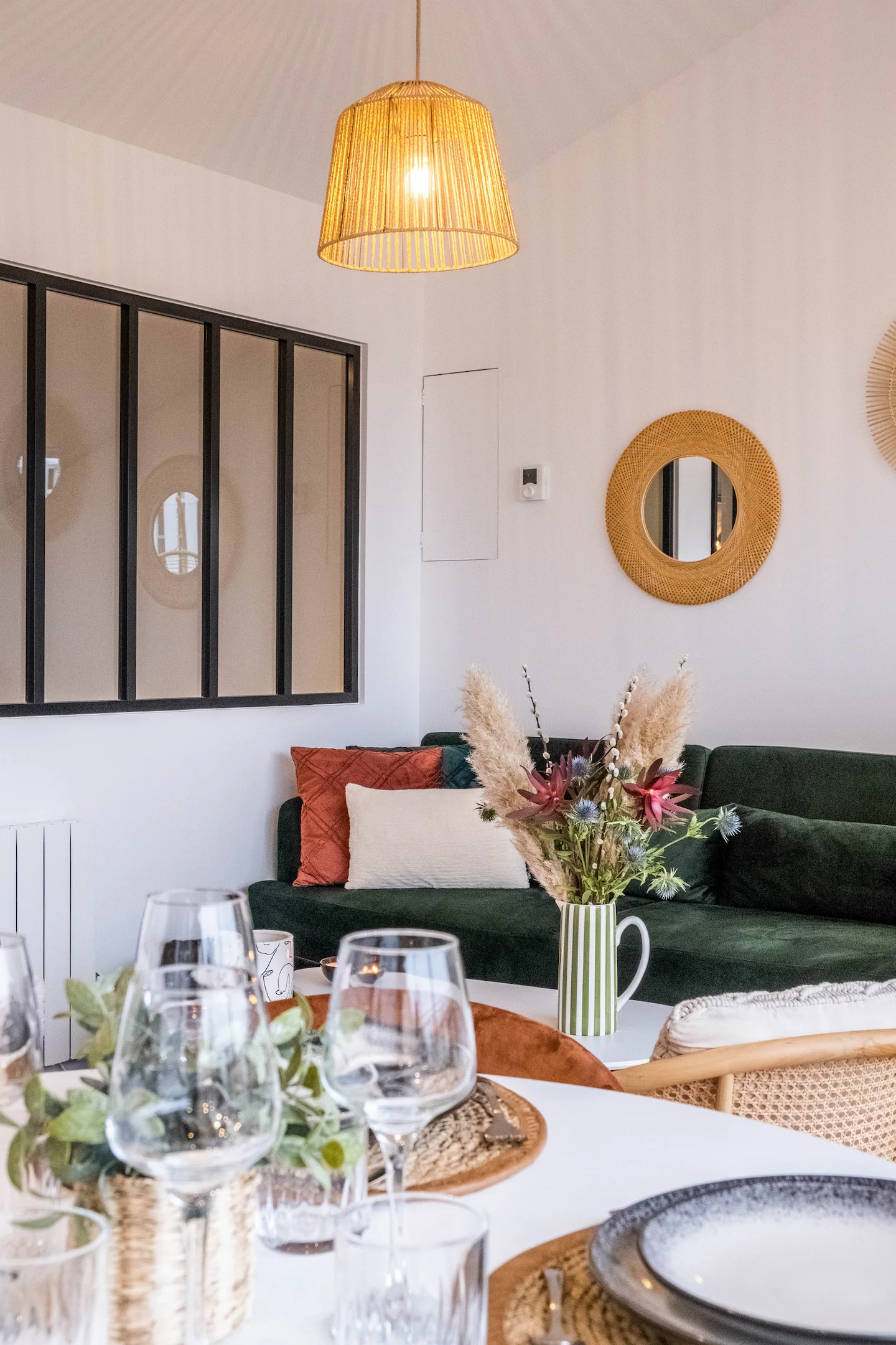 salon avec verrière décoration moderne le cocon de Nina appartement La Rochelle salon avec verrière décoration moderne le cocon de Nina appartement La Rochelle