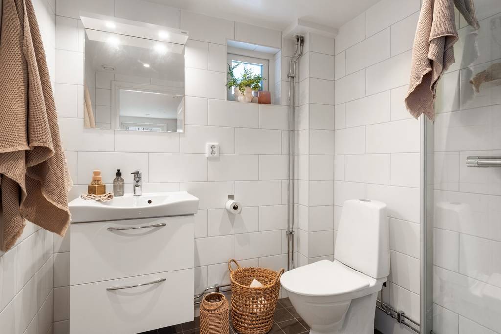 salle de bain blanche