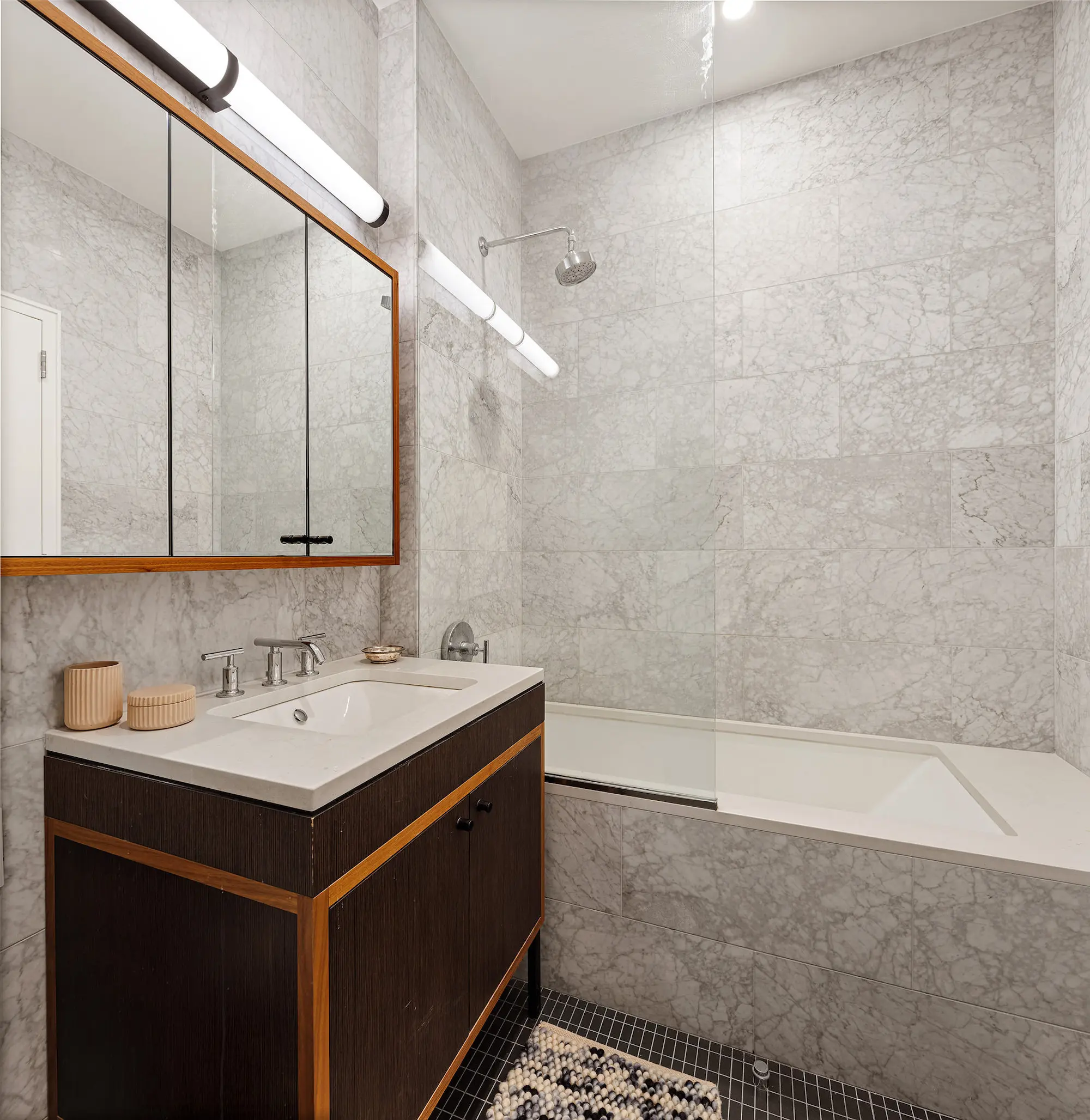 salle de bain design grise