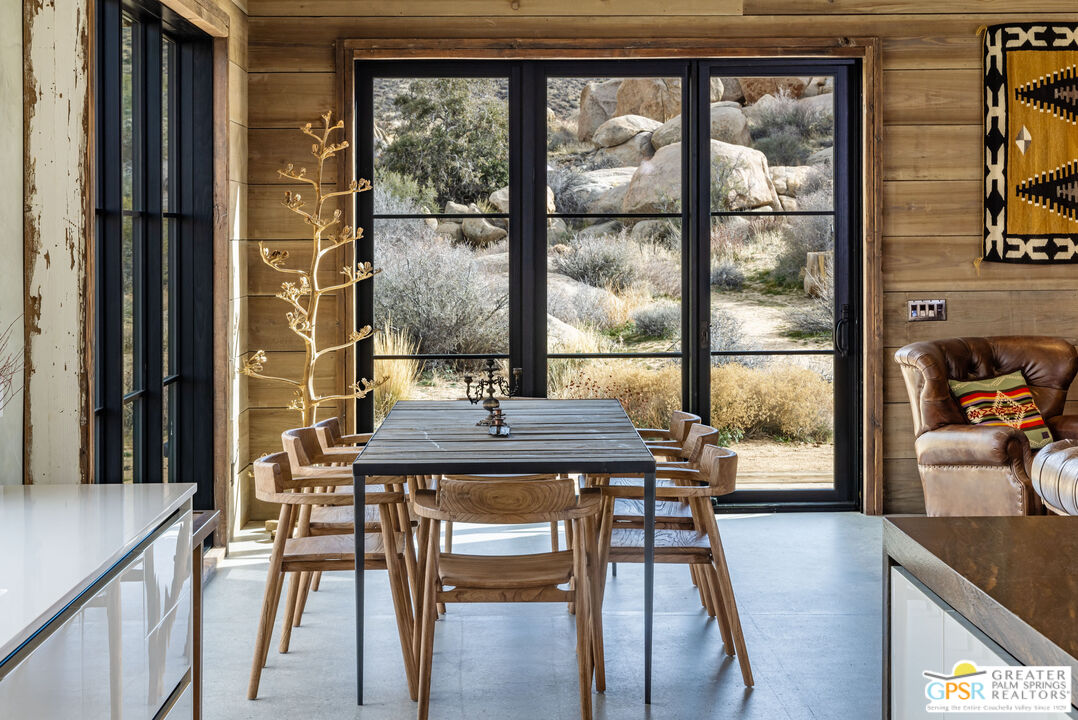 salle à manger maison en bois