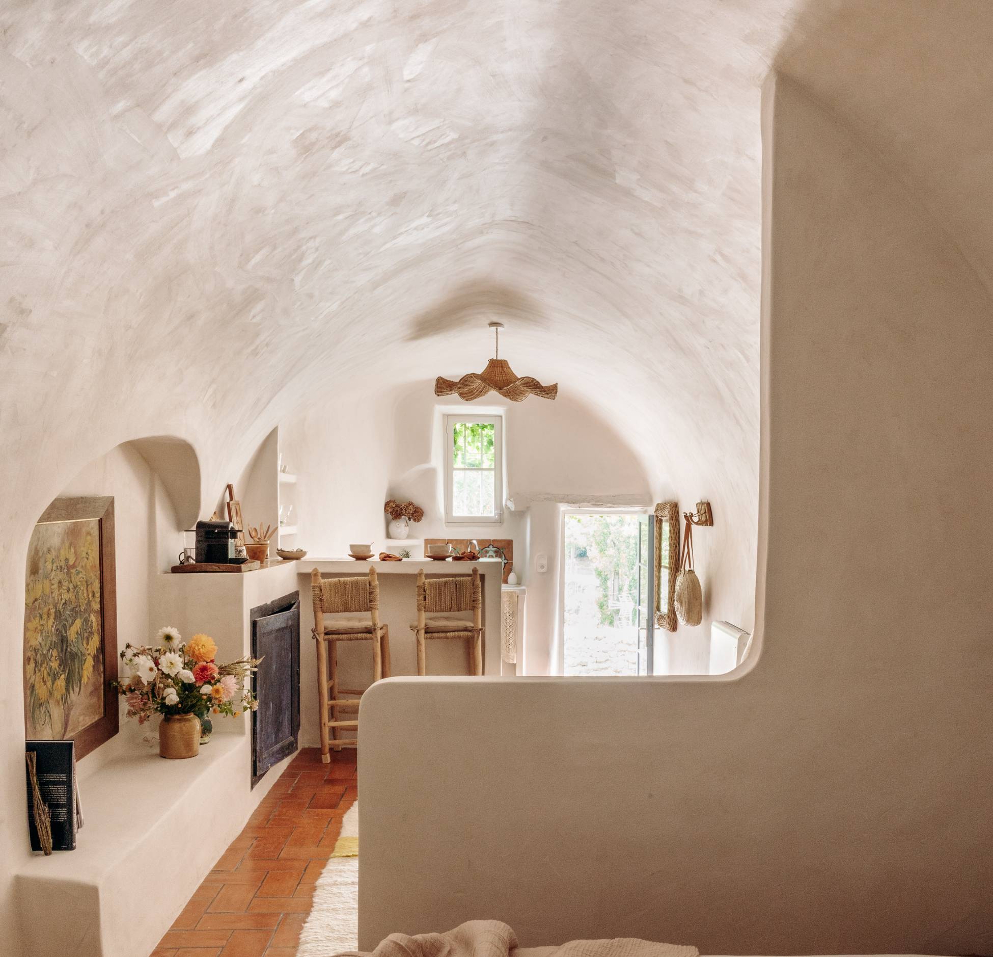 chambre et cuisine plafond voûté décoration rustique chic Maisons Clotilde